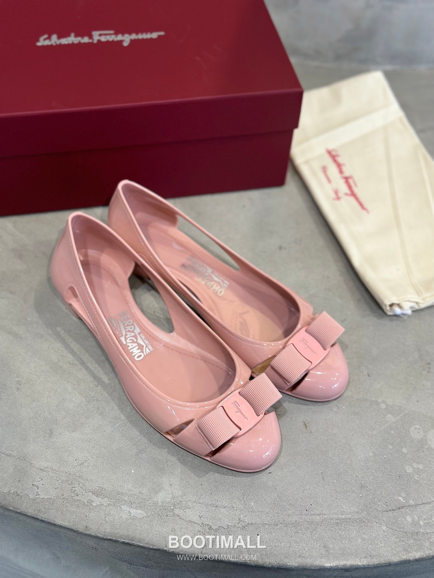 Salvatore Ferragamo Vara Bow PVC Jelly Flats 살바토레 페라가모 바라 리본 PVC 젤리 플랫 282624 2cm 6