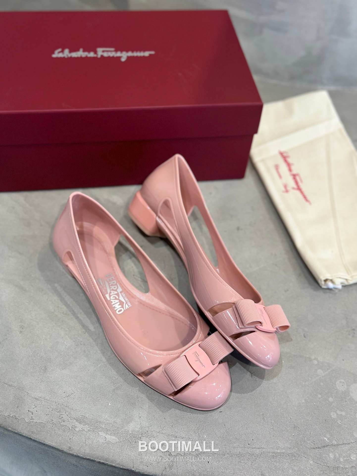 Salvatore Ferragamo Vara Bow PVC Jelly Flats 살바토레 페라가모 바라 리본 PVC 젤리 플랫 282624 2cm 7