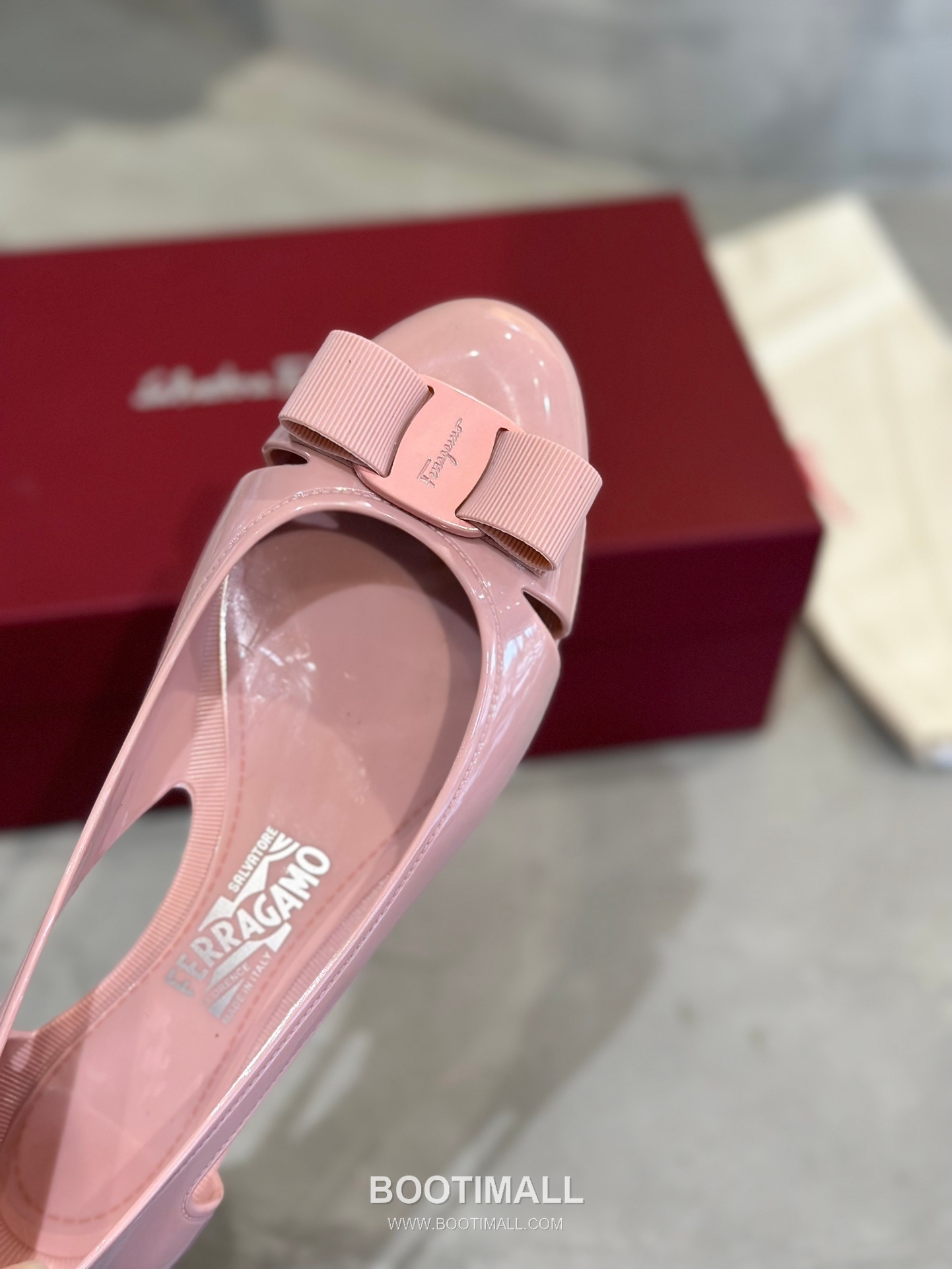 Salvatore Ferragamo Vara Bow PVC Jelly Flats 살바토레 페라가모 바라 리본 PVC 젤리 플랫 282624 2cm 8