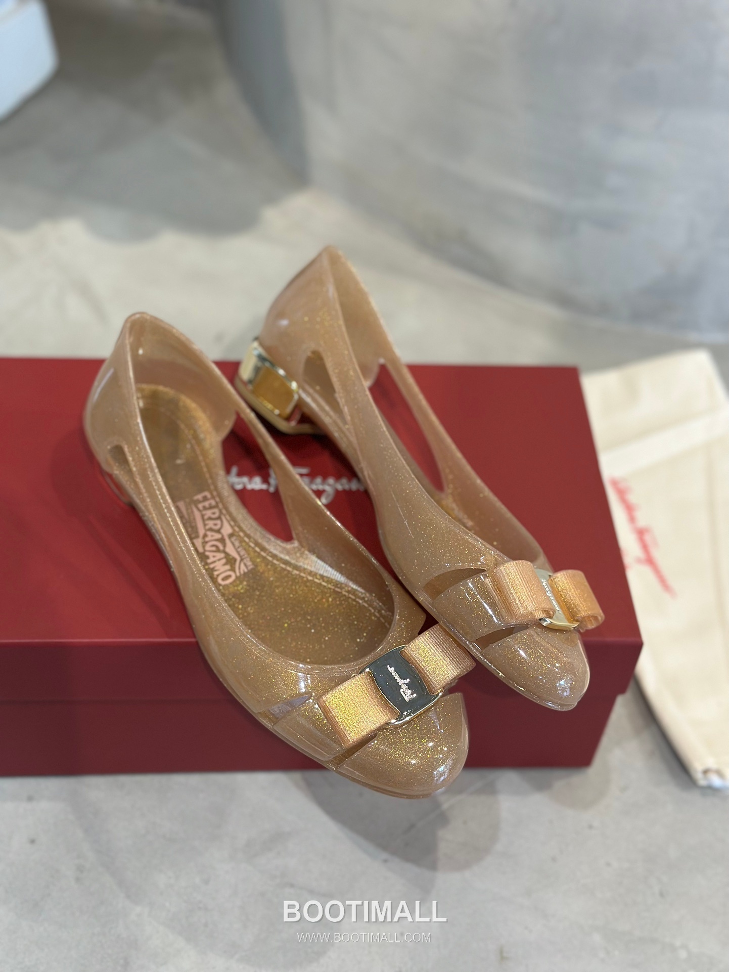 Salvatore Ferragamo Vara Bow PVC Jelly Flats 살바토레 페라가모 바라 리본 PVC 젤리 플랫 282624 2cm 2