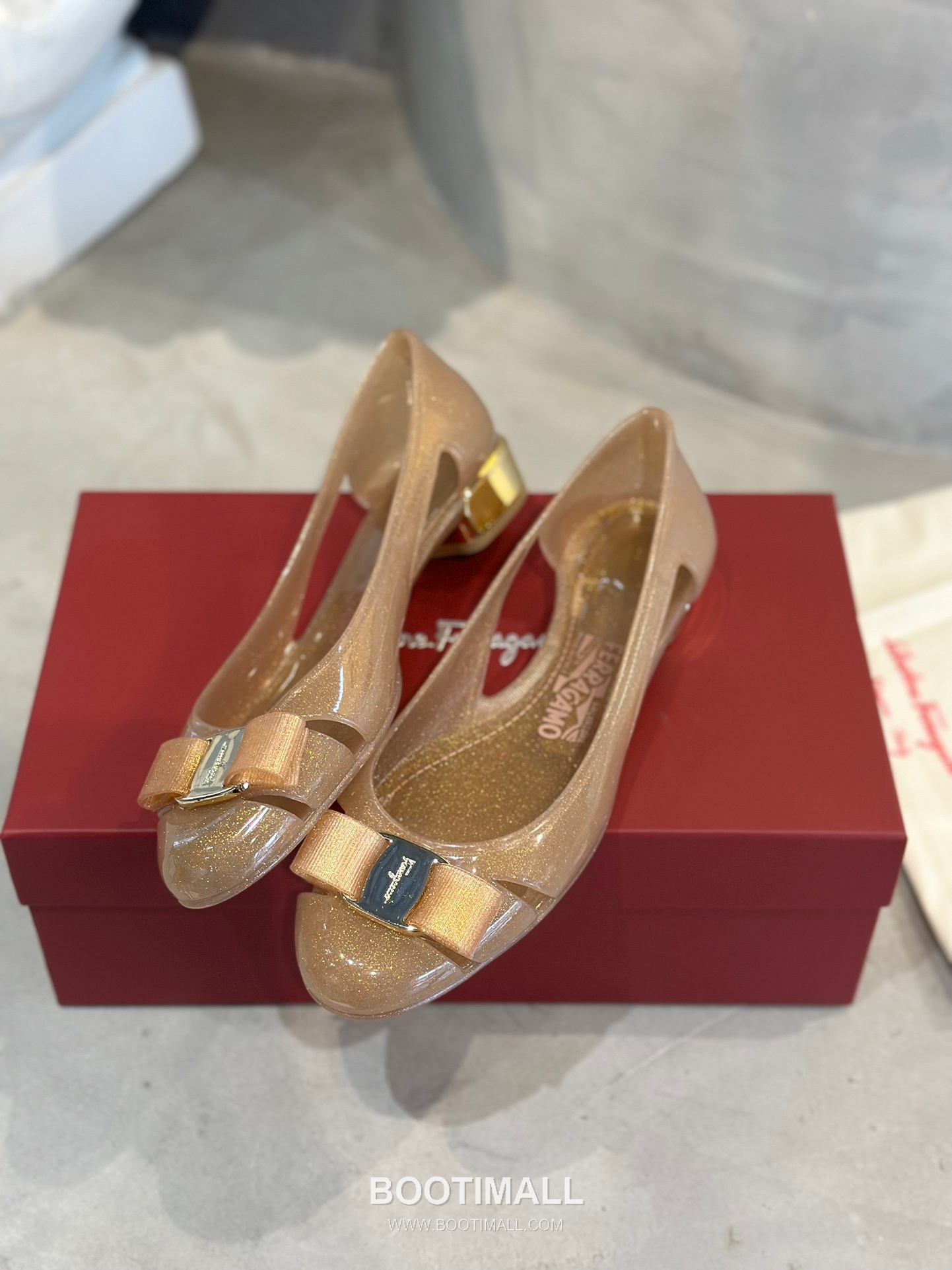 Salvatore Ferragamo Vara Bow PVC Jelly Flats 살바토레 페라가모 바라 리본 PVC 젤리 플랫 282624 2cm 4