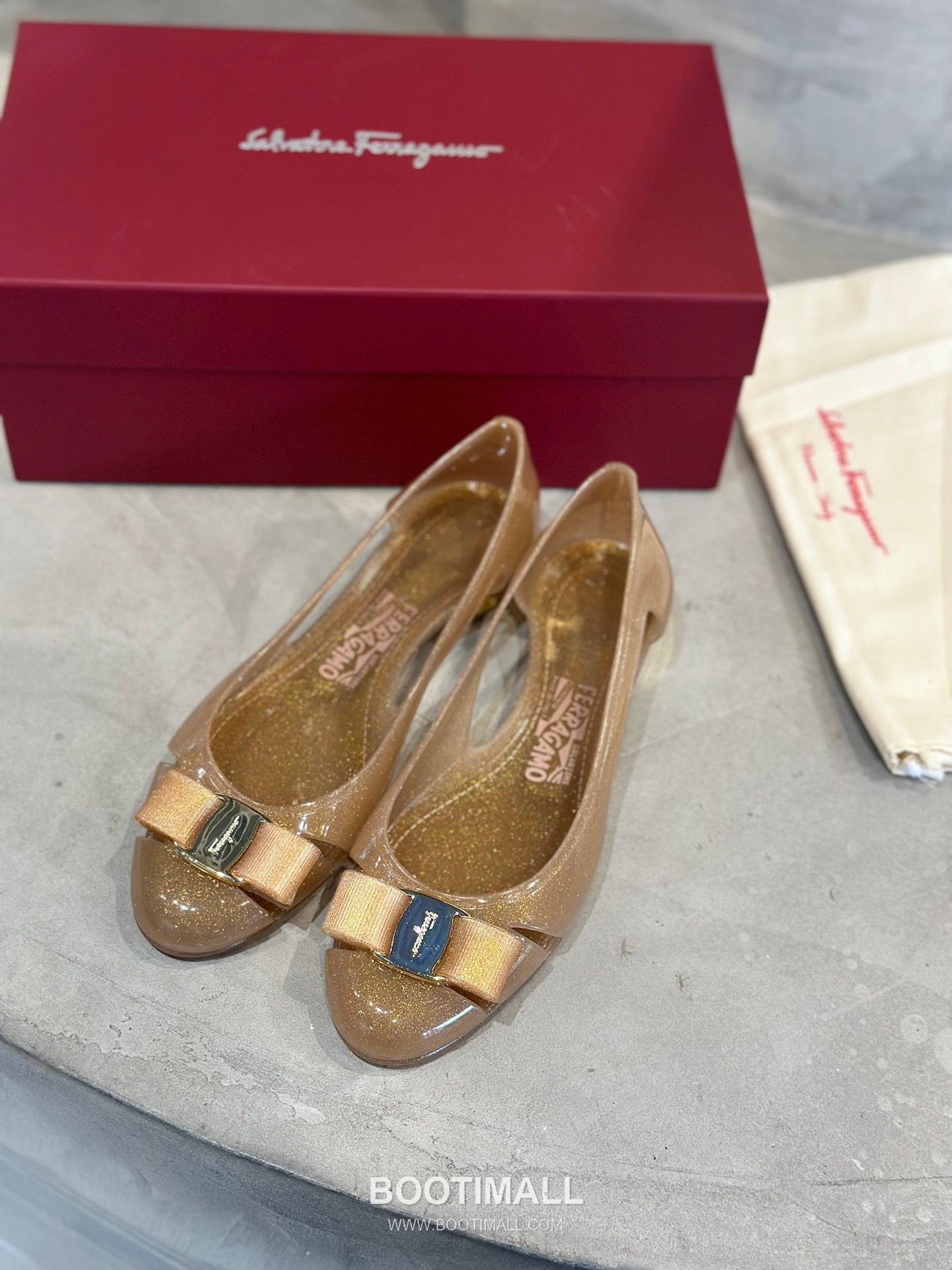 Salvatore Ferragamo Vara Bow PVC Jelly Flats 살바토레 페라가모 바라 리본 PVC 젤리 플랫 282624 2cm 5