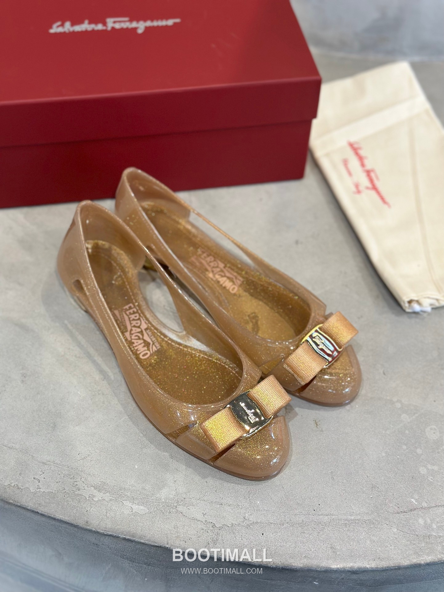 Salvatore Ferragamo Vara Bow PVC Jelly Flats 살바토레 페라가모 바라 리본 PVC 젤리 플랫 282624 2cm 6