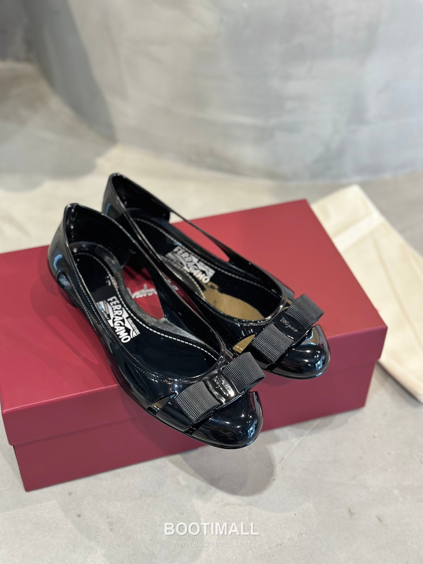 Salvatore Ferragamo Vara Bow PVC Jelly Flats 살바토레 페라가모 바라 리본 PVC 젤리 플랫 282624 2cm 1