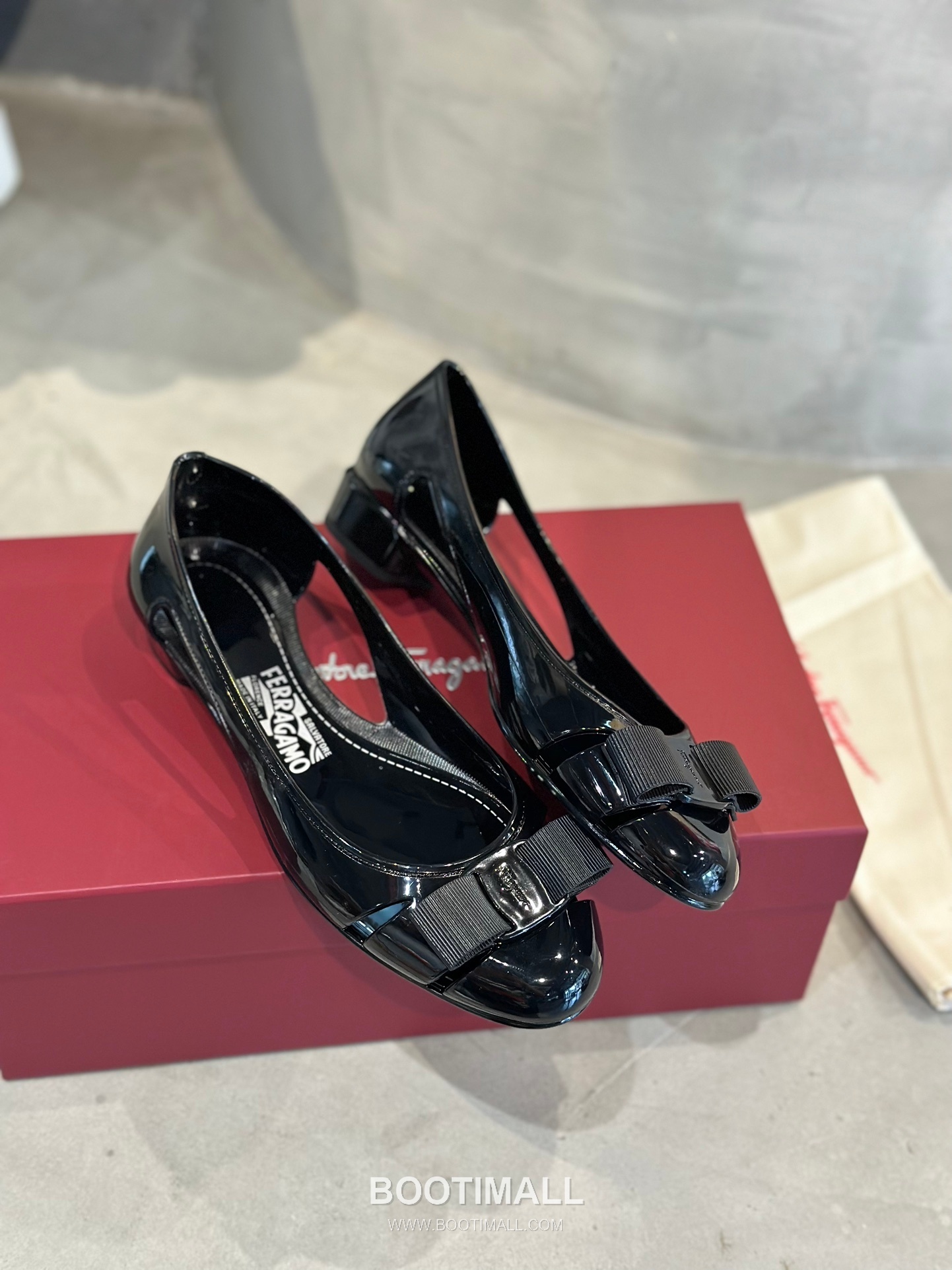 Salvatore Ferragamo Vara Bow PVC Jelly Flats 살바토레 페라가모 바라 리본 PVC 젤리 플랫 282624 2cm 2