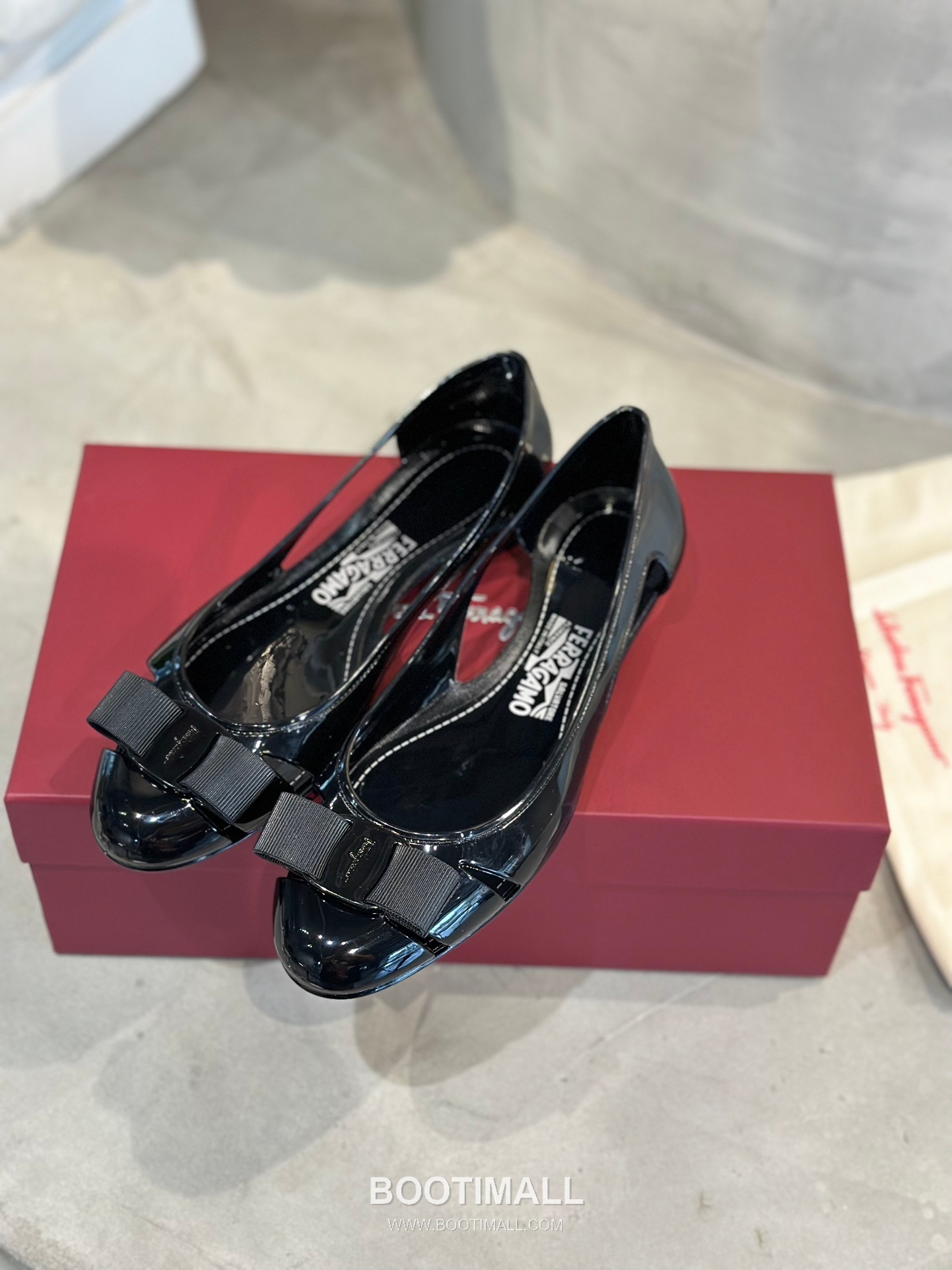 Salvatore Ferragamo Vara Bow PVC Jelly Flats 살바토레 페라가모 바라 리본 PVC 젤리 플랫 282624 2cm 3