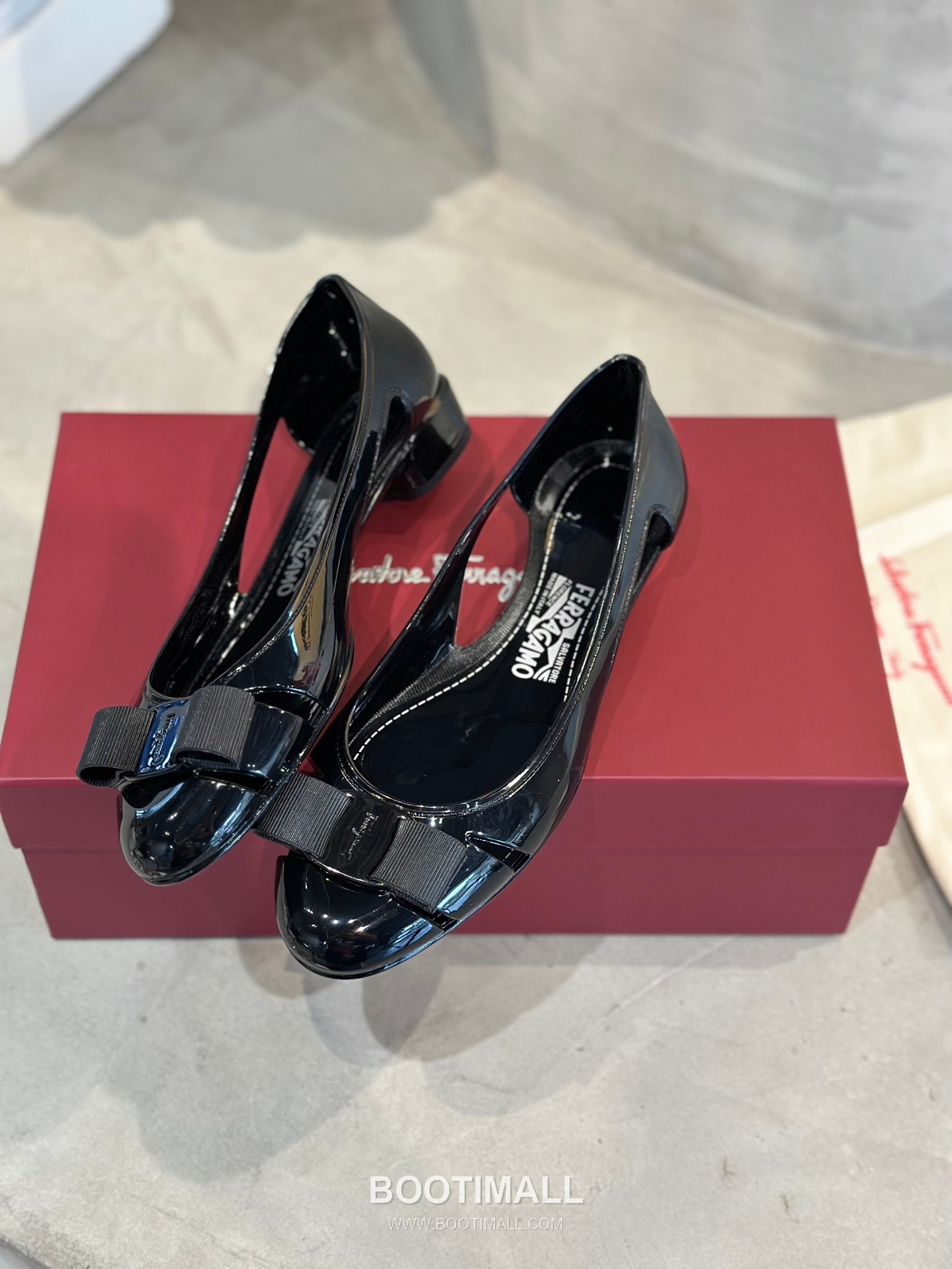 Salvatore Ferragamo Vara Bow PVC Jelly Flats 살바토레 페라가모 바라 리본 PVC 젤리 플랫 282624 2cm 4