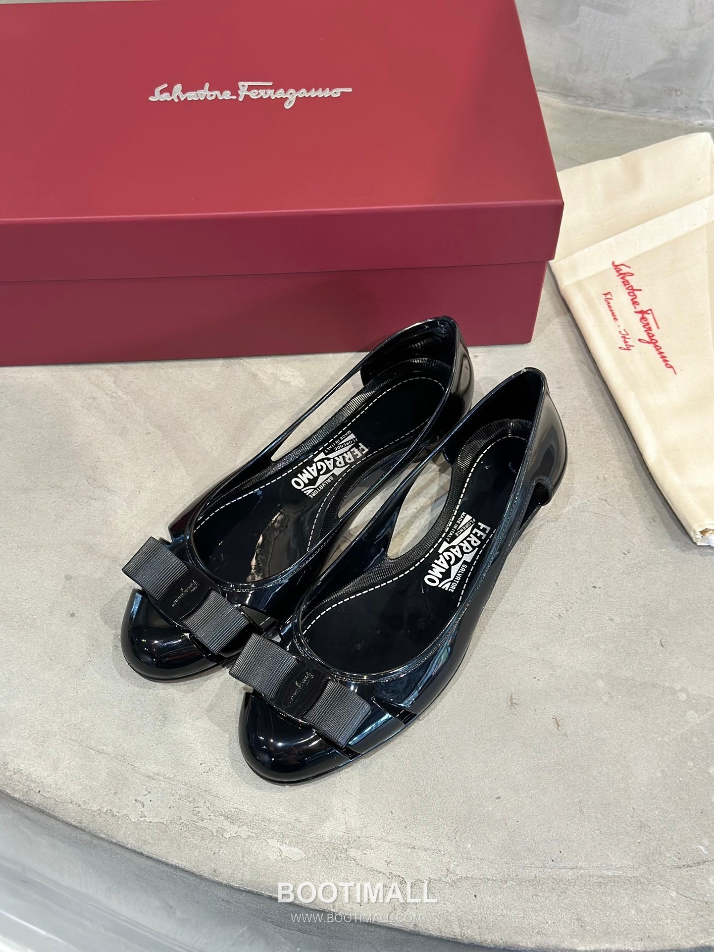 Salvatore Ferragamo Vara Bow PVC Jelly Flats 살바토레 페라가모 바라 리본 PVC 젤리 플랫 282624 2cm 6