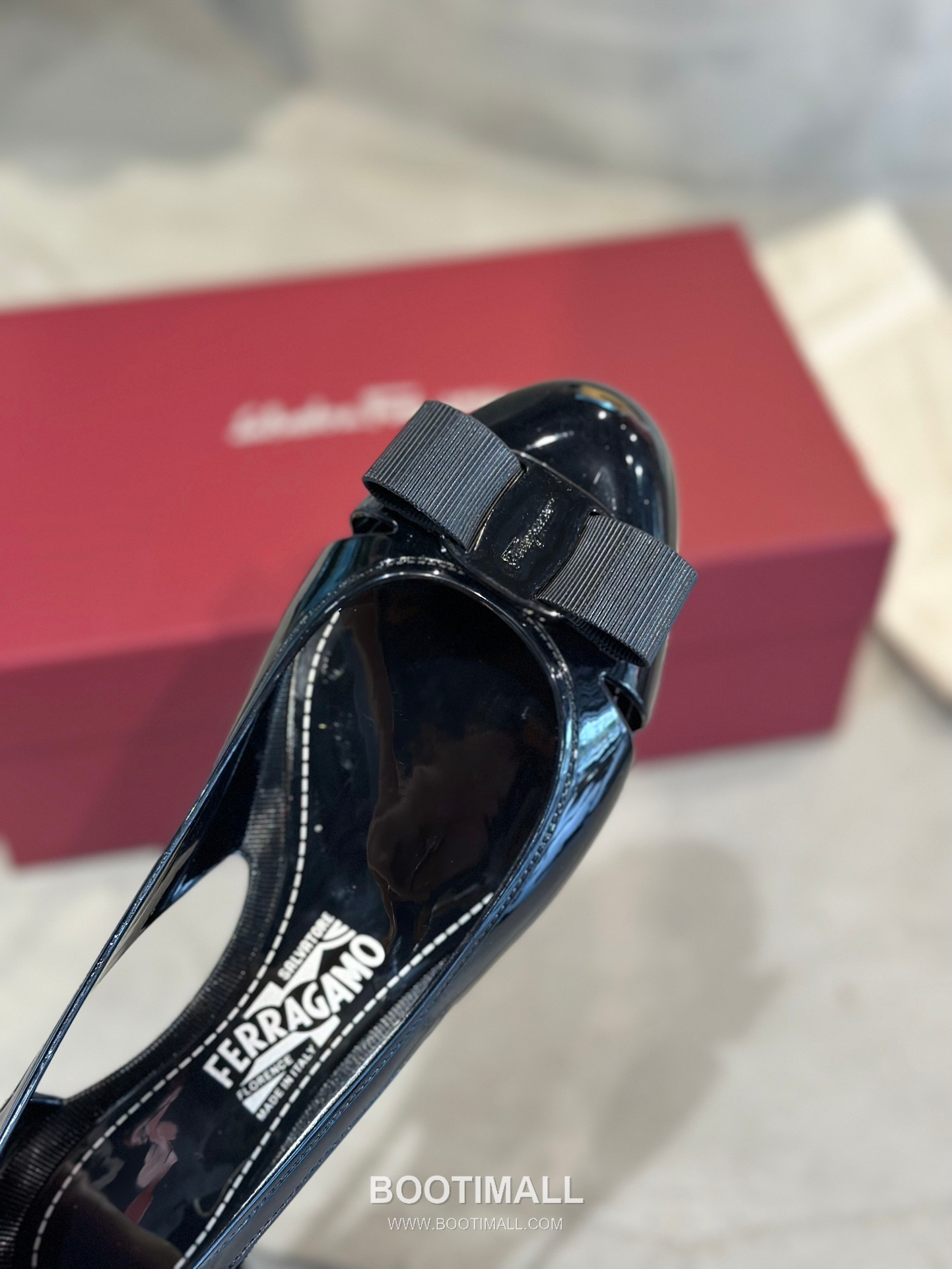 Salvatore Ferragamo Vara Bow PVC Jelly Flats 살바토레 페라가모 바라 리본 PVC 젤리 플랫 282624 2cm 8