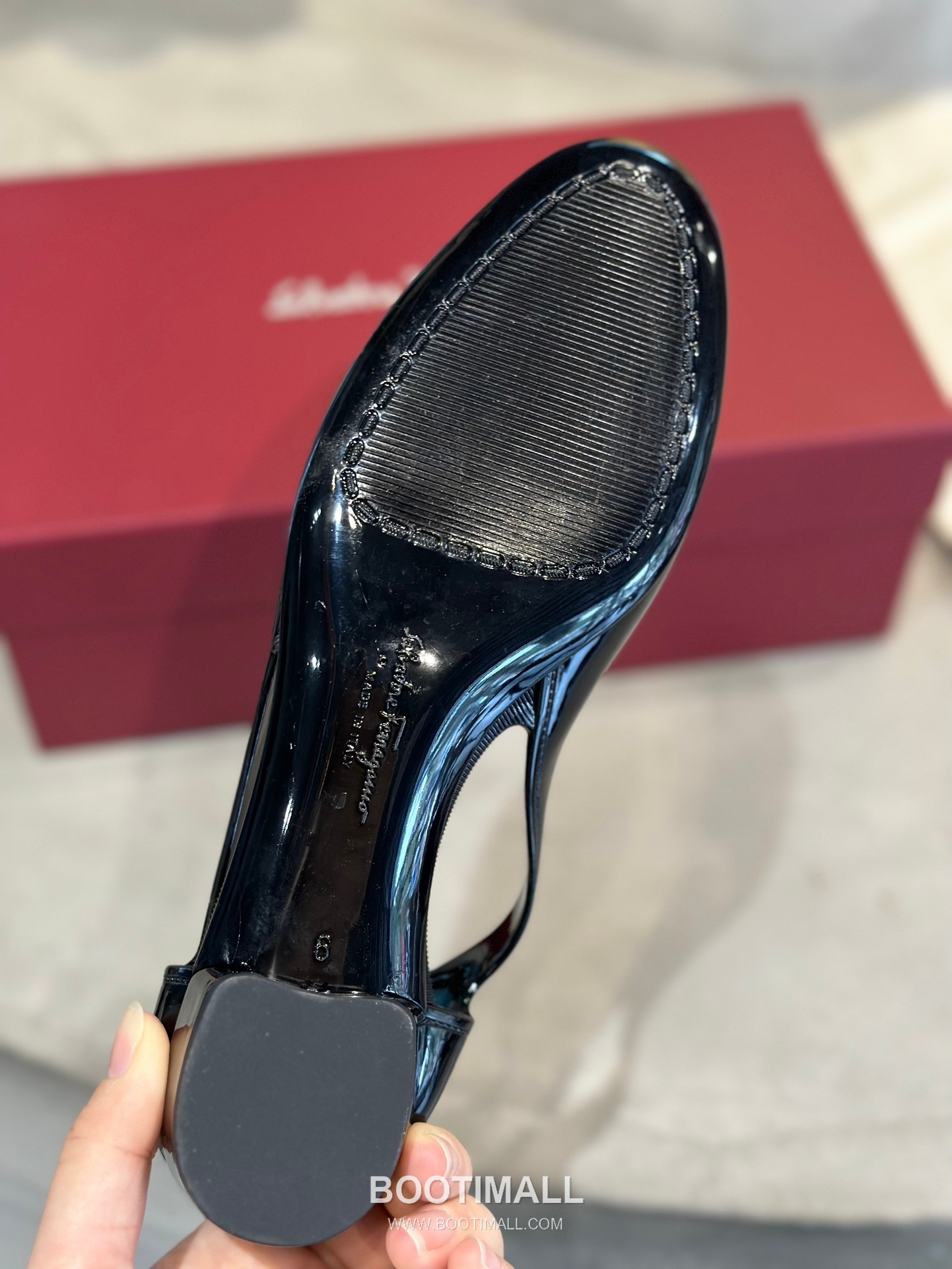 Salvatore Ferragamo Vara Bow PVC Jelly Flats 살바토레 페라가모 바라 리본 PVC 젤리 플랫 282624 2cm 9