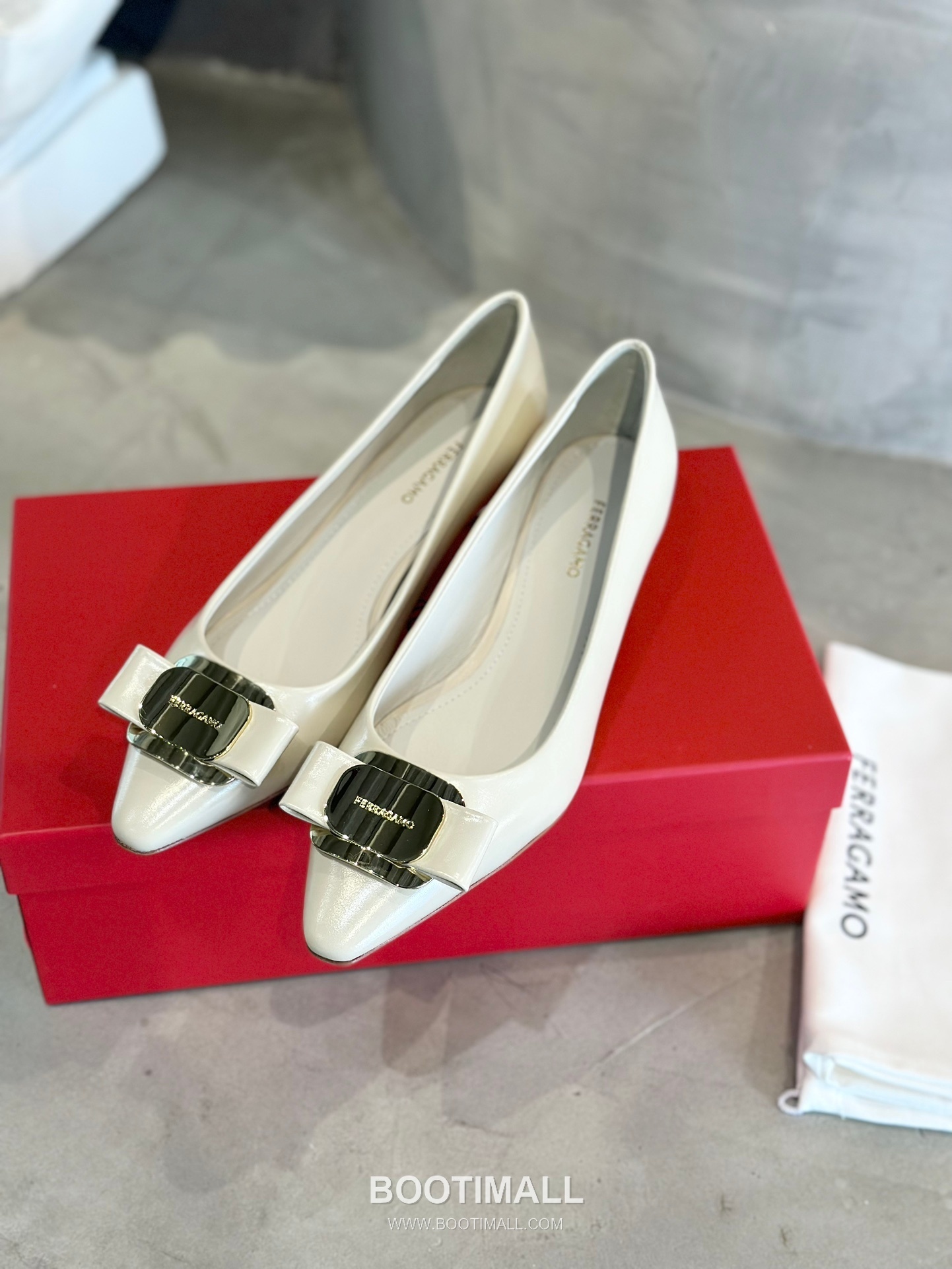 Salvatore Ferragamo Vara Bow Nappa Leather Low Heel Pumps 살바토레 페라가모 바라 리본 나파 레더 로우 힐 펌프스 504845 3cm 1