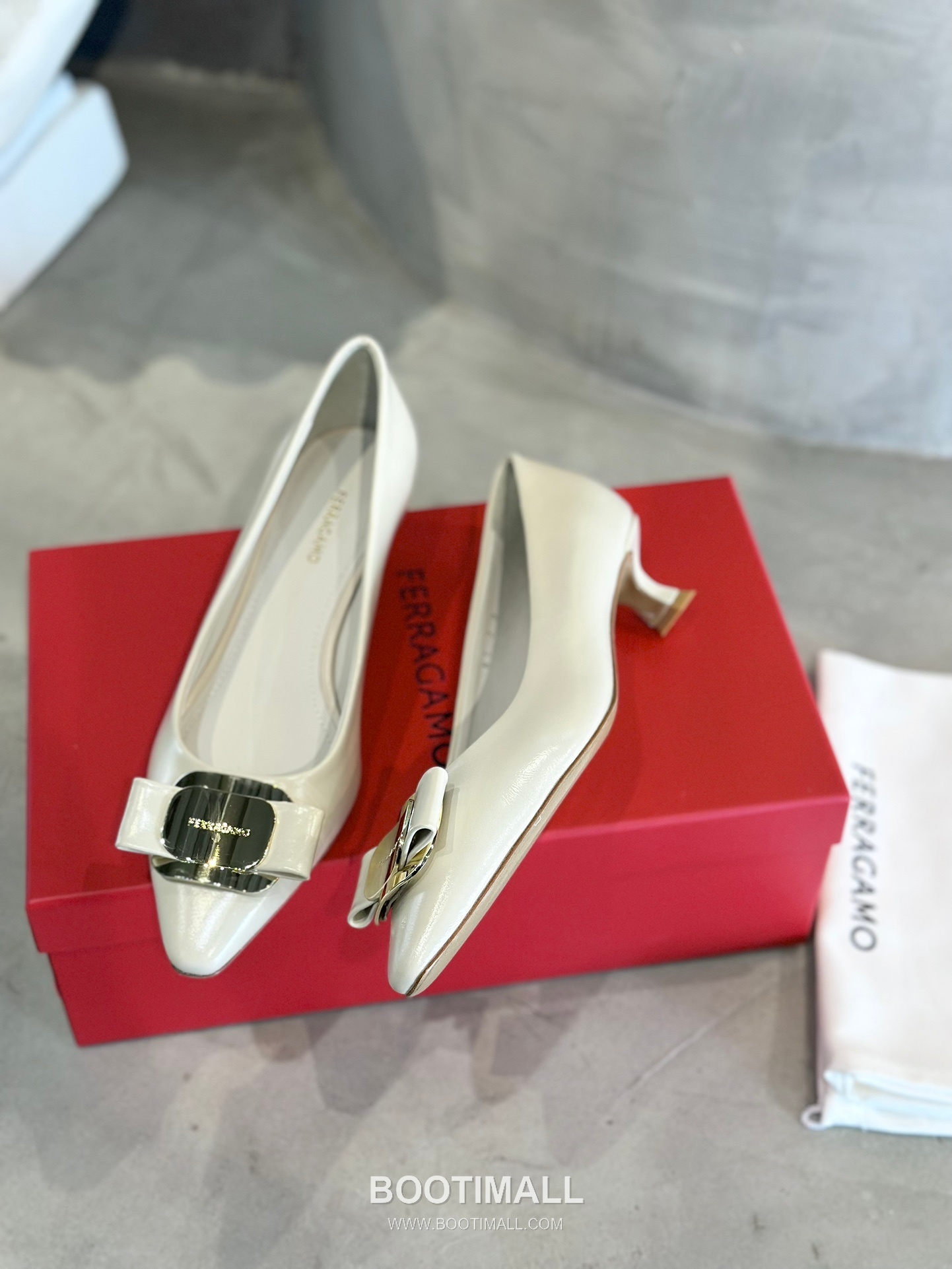 Salvatore Ferragamo Vara Bow Nappa Leather Low Heel Pumps 살바토레 페라가모 바라 리본 나파 레더 로우 힐 펌프스 504845 3cm 2