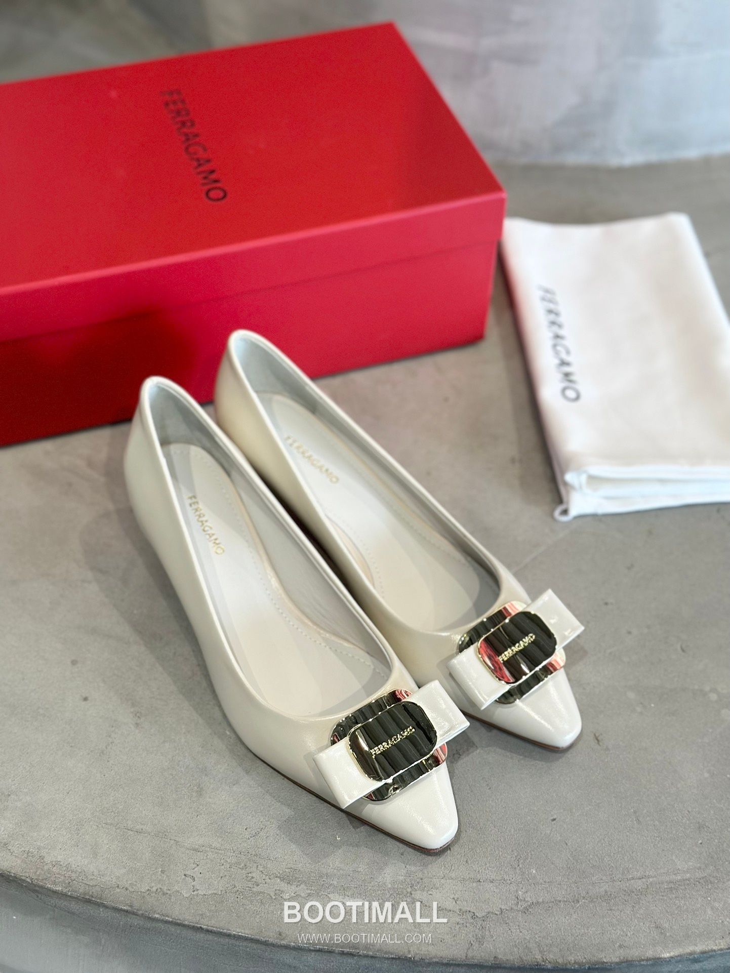 Salvatore Ferragamo Vara Bow Nappa Leather Low Heel Pumps 살바토레 페라가모 바라 리본 나파 레더 로우 힐 펌프스 504845 3cm 3