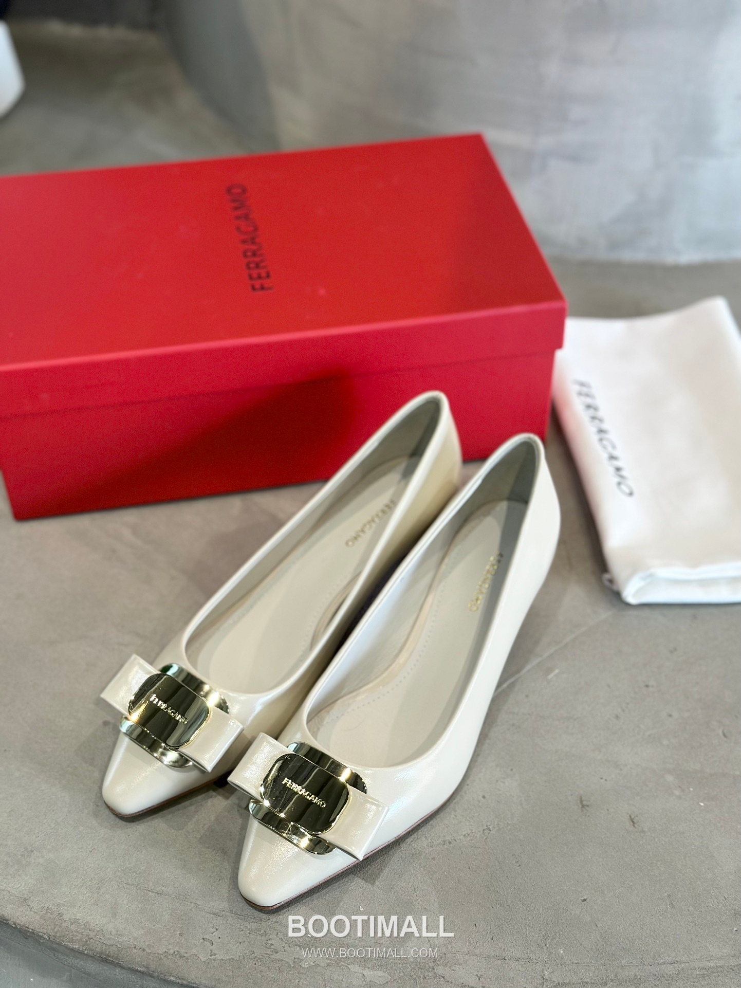 Salvatore Ferragamo Vara Bow Nappa Leather Low Heel Pumps 살바토레 페라가모 바라 리본 나파 레더 로우 힐 펌프스 504845 3cm 5