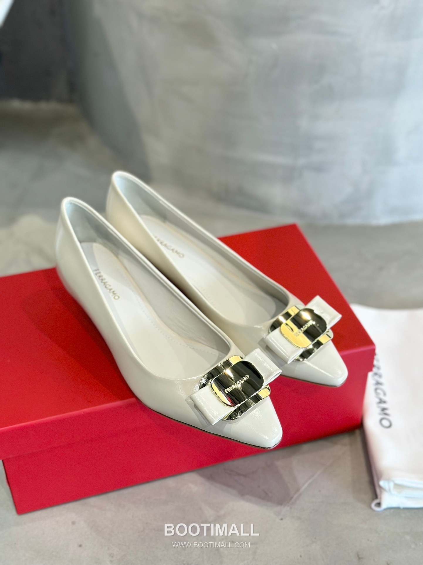 Salvatore Ferragamo Vara Bow Nappa Leather Low Heel Pumps 살바토레 페라가모 바라 리본 나파 레더 로우 힐 펌프스 504845 3cm 6