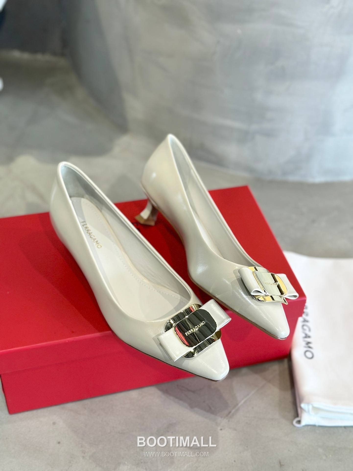 Salvatore Ferragamo Vara Bow Nappa Leather Low Heel Pumps 살바토레 페라가모 바라 리본 나파 레더 로우 힐 펌프스 504845 3cm 7