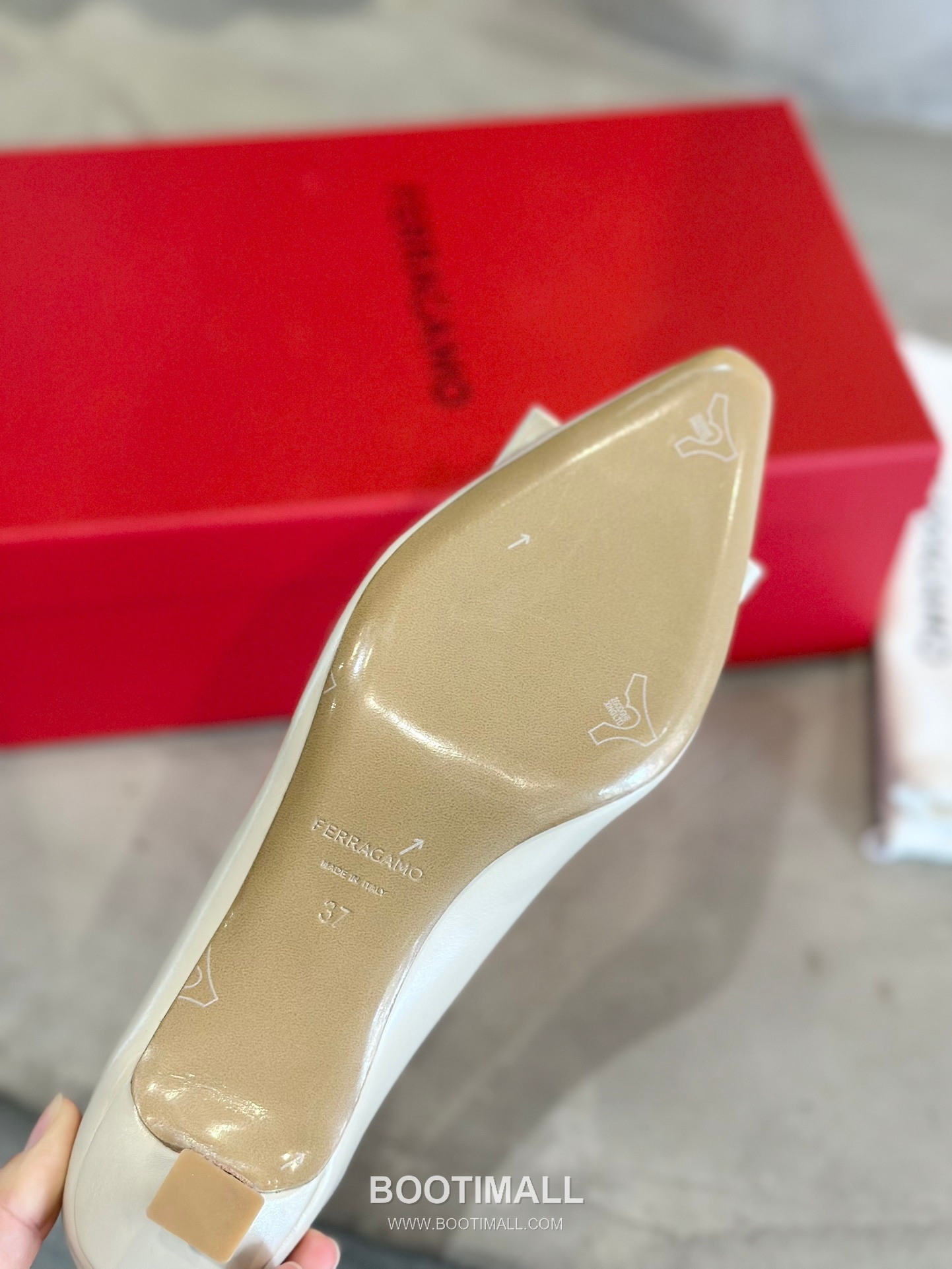 Salvatore Ferragamo Vara Bow Nappa Leather Low Heel Pumps 살바토레 페라가모 바라 리본 나파 레더 로우 힐 펌프스 504845 3cm 9