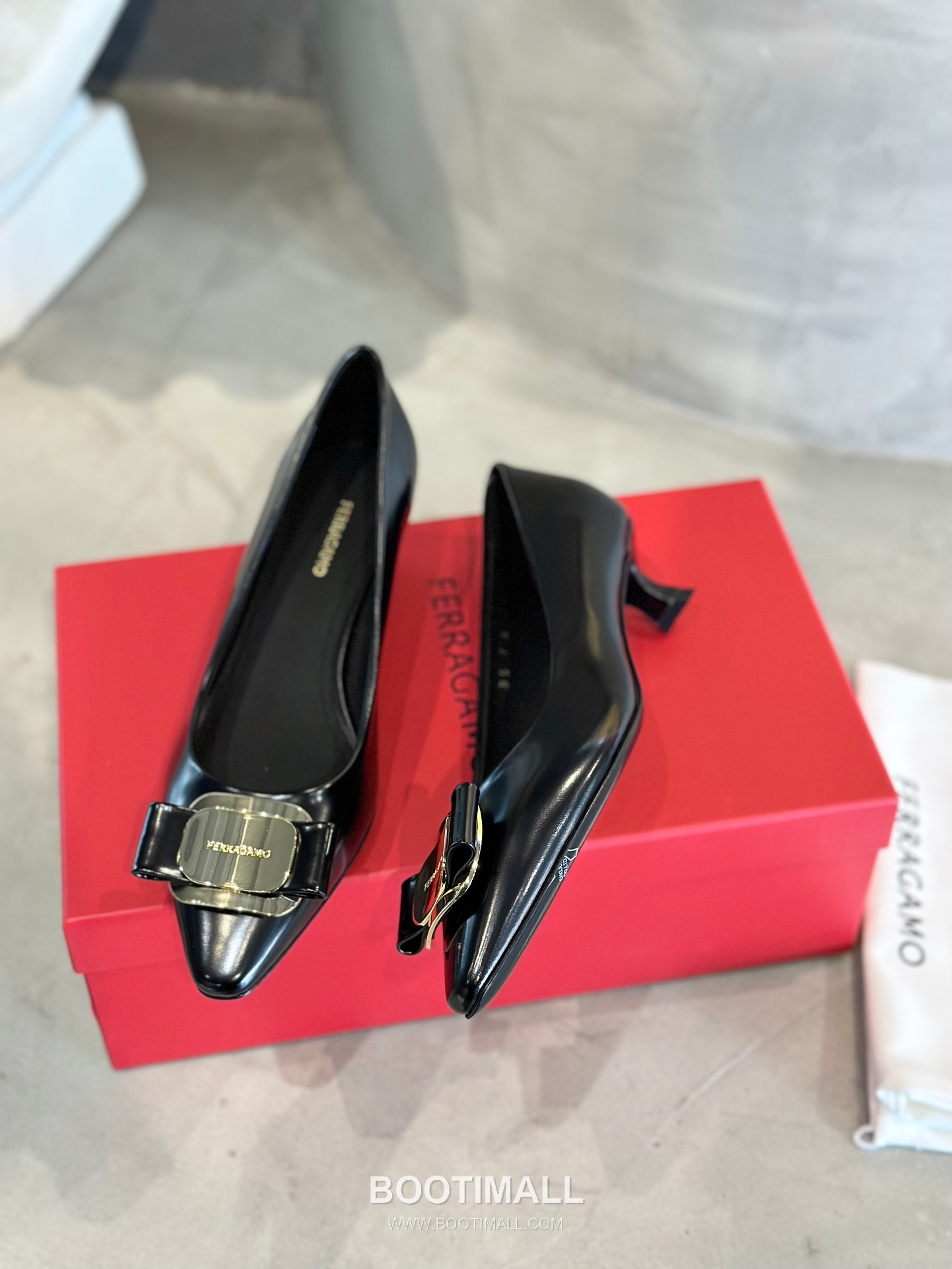 Salvatore Ferragamo Vara Bow Nappa Leather Low Heel Pumps 살바토레 페라가모 바라 리본 나파 레더 로우 힐 펌프스 504845 3cm 2