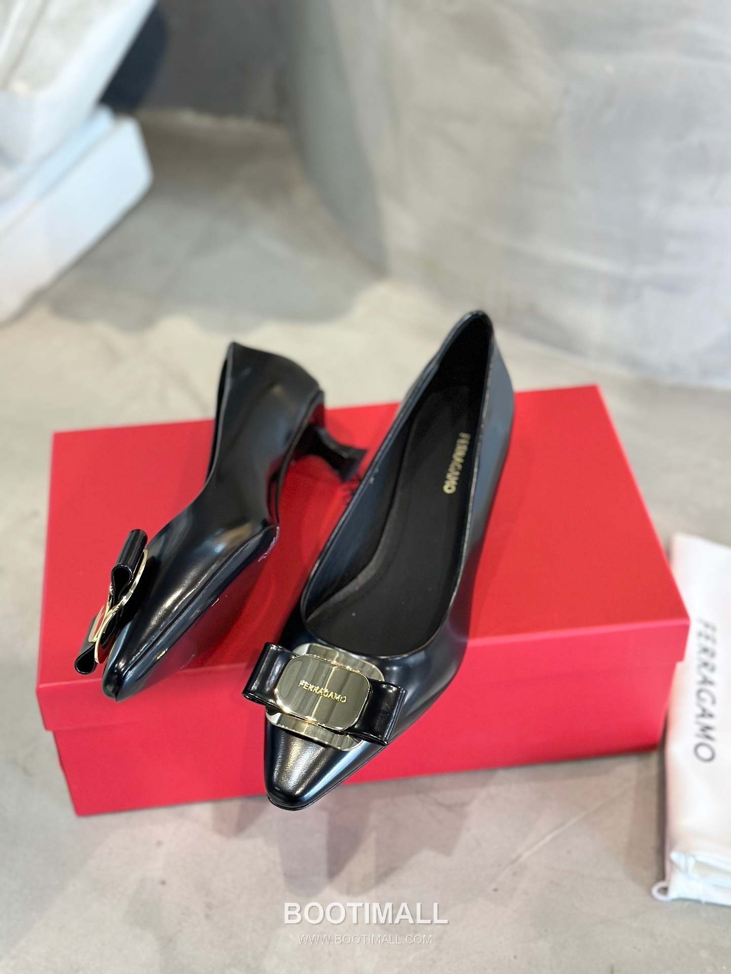 Salvatore Ferragamo Vara Bow Nappa Leather Low Heel Pumps 살바토레 페라가모 바라 리본 나파 레더 로우 힐 펌프스 504845 3cm 3
