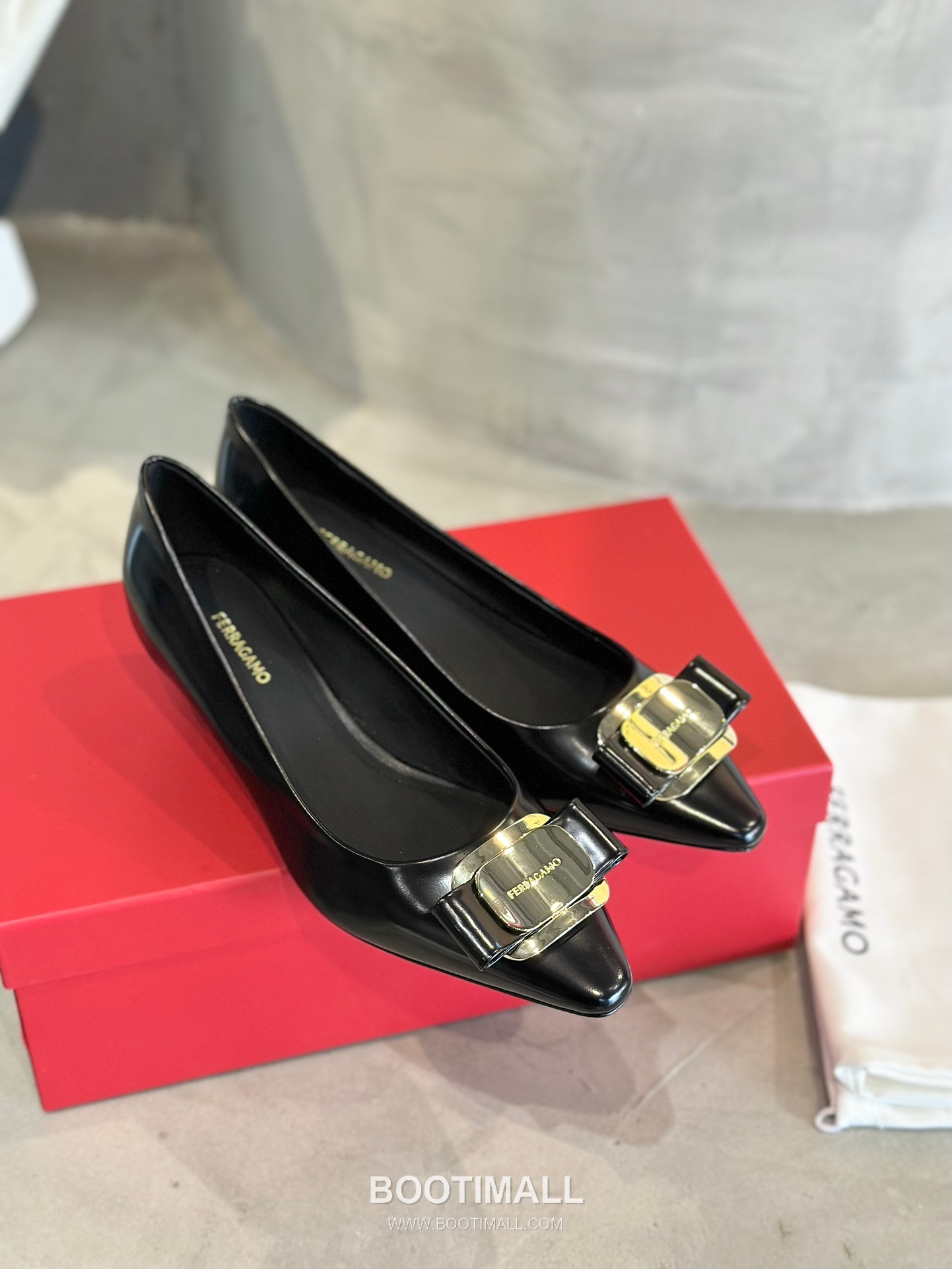 Salvatore Ferragamo Vara Bow Nappa Leather Low Heel Pumps 살바토레 페라가모 바라 리본 나파 레더 로우 힐 펌프스 504845 3cm 7