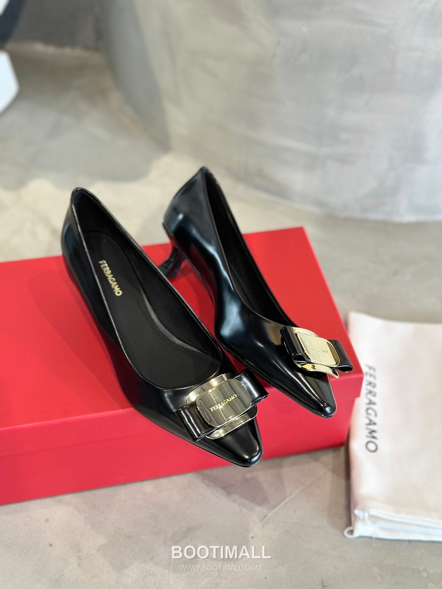 Salvatore Ferragamo Vara Bow Nappa Leather Low Heel Pumps 살바토레 페라가모 바라 리본 나파 레더 로우 힐 펌프스 504845 3cm 8