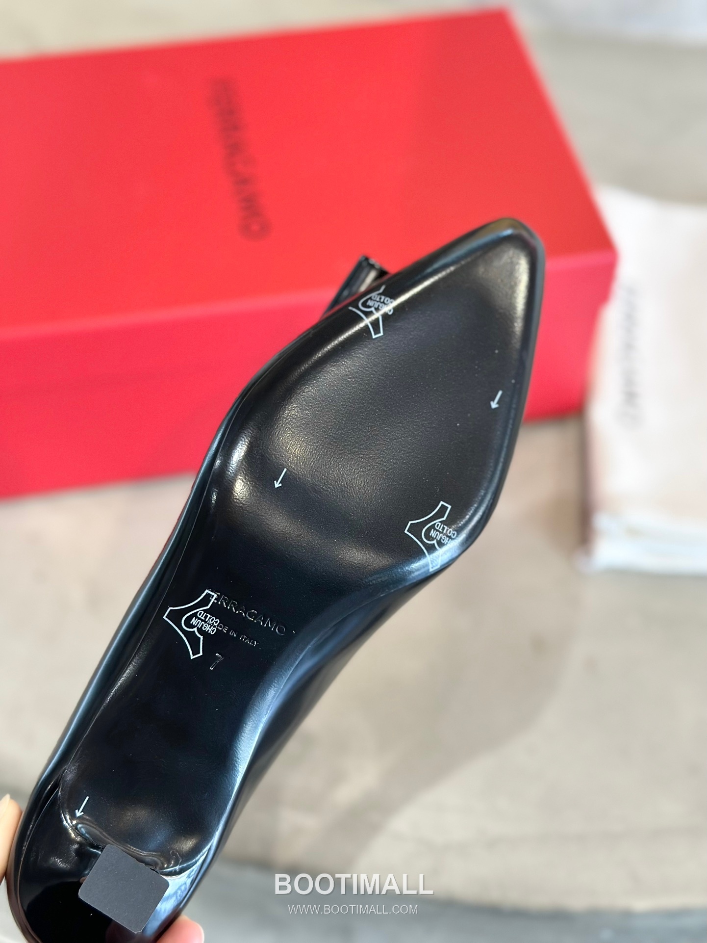 Salvatore Ferragamo Vara Bow Nappa Leather Low Heel Pumps 살바토레 페라가모 바라 리본 나파 레더 로우 힐 펌프스 504845 3cm 9