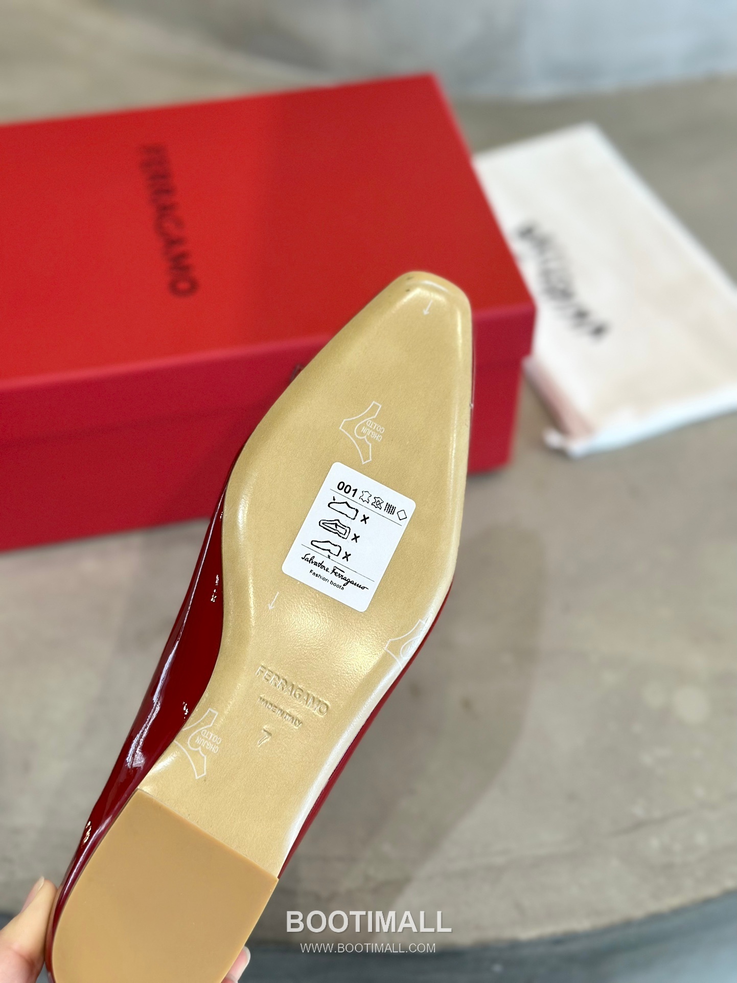 Salvatore Ferragamo Vara Bow Square Toe Ballet Flats 살바토레 페라가모 바라 리본 스퀘어 토 발레리나 플랫 504845 2cm 9