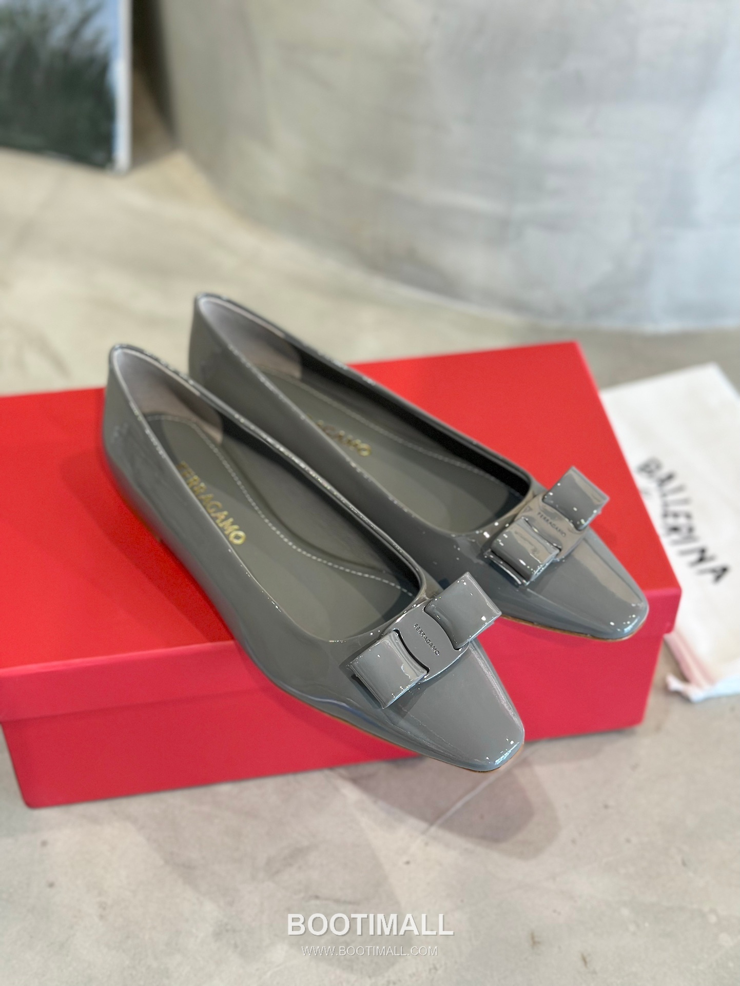 Salvatore Ferragamo Vara Bow Square Toe Ballet Flats 살바토레 페라가모 바라 리본 스퀘어 토 발레리나 플랫 504845 2cm 2