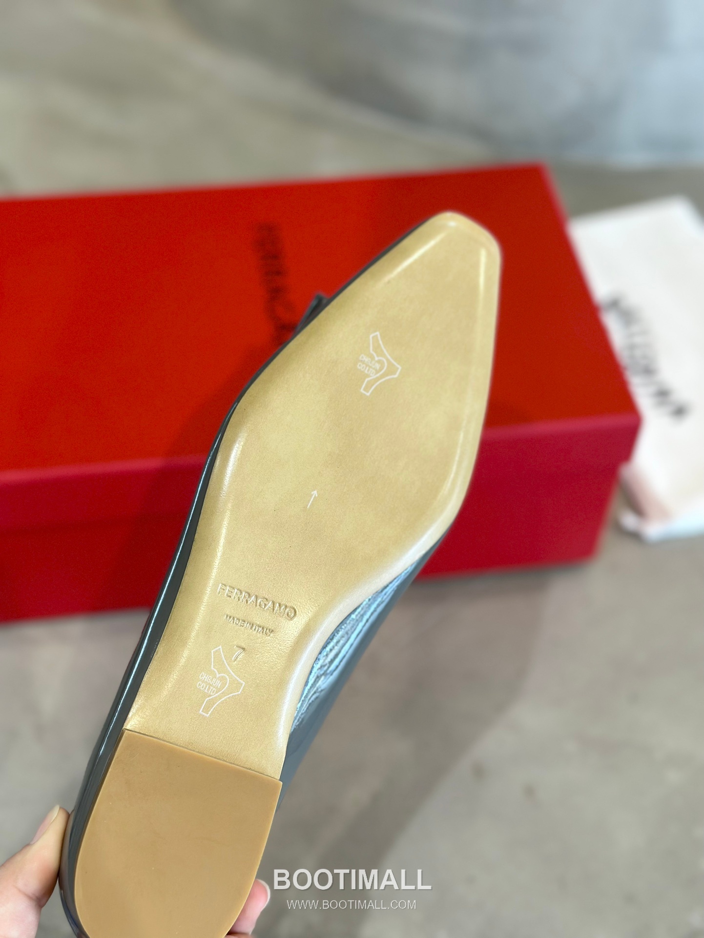 Salvatore Ferragamo Vara Bow Square Toe Ballet Flats 살바토레 페라가모 바라 리본 스퀘어 토 발레리나 플랫 504845 2cm 9