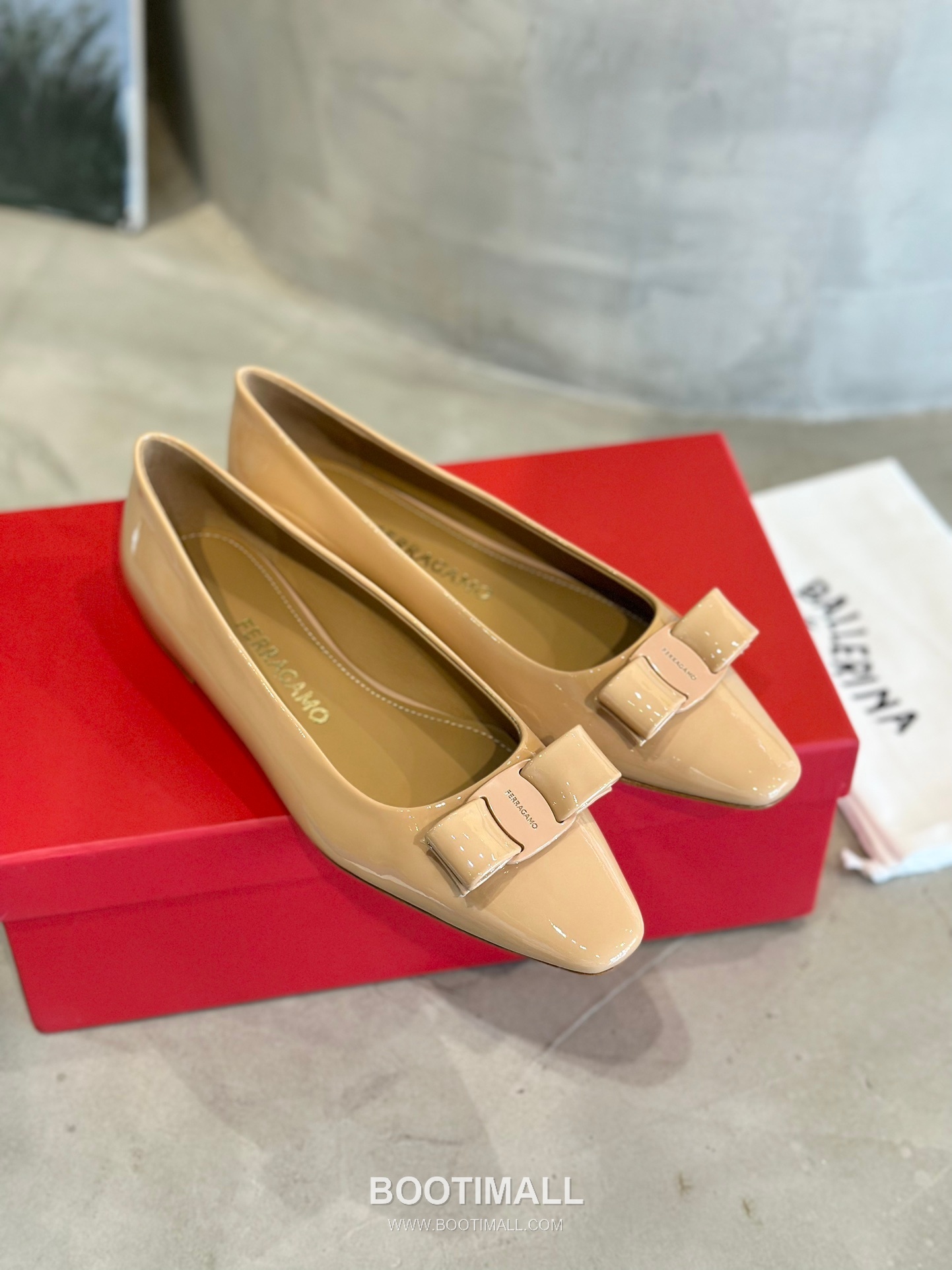 Salvatore Ferragamo Vara Bow Square Toe Ballet Flats 살바토레 페라가모 바라 리본 스퀘어 토 발레리나 플랫 504845 2cm 2