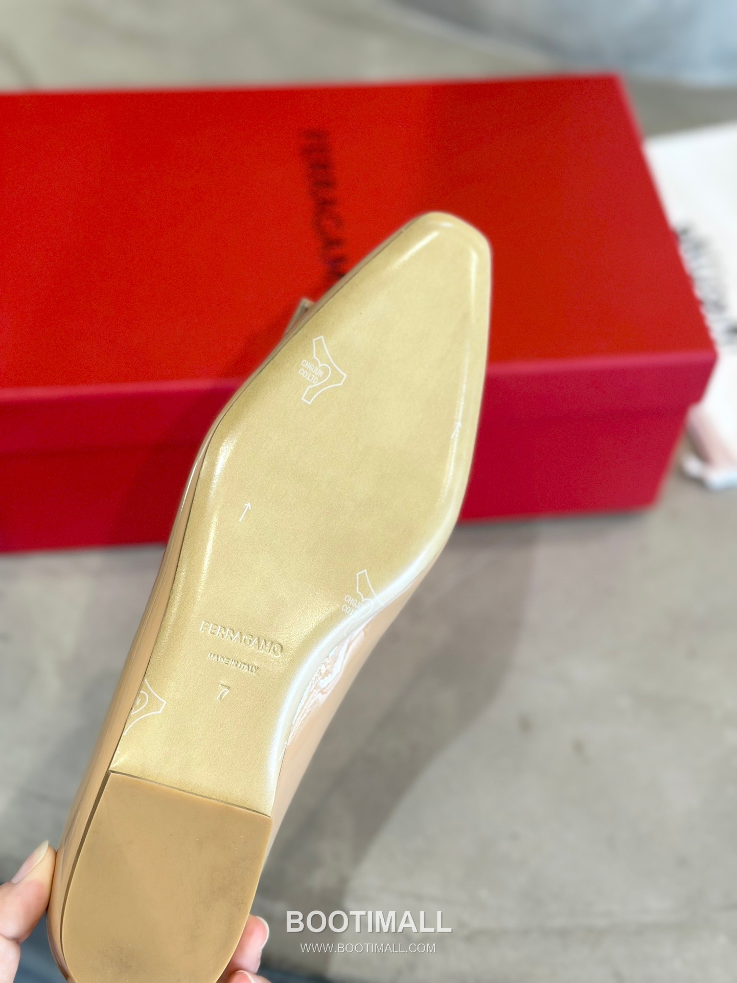 Salvatore Ferragamo Vara Bow Square Toe Ballet Flats 살바토레 페라가모 바라 리본 스퀘어 토 발레리나 플랫 504845 2cm 8