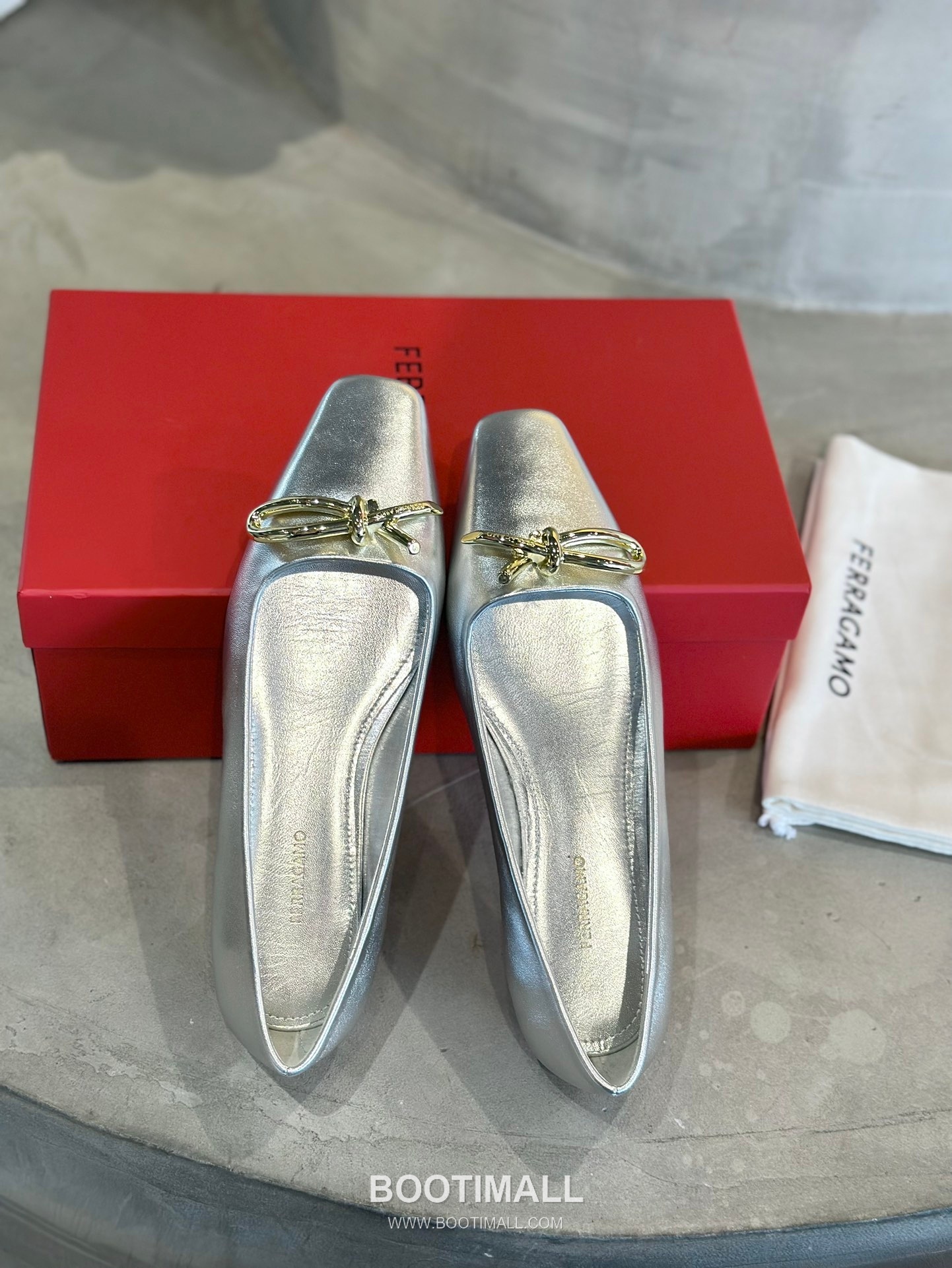 Salvatore Ferragamo Asymmetric Bow Lambskin Ballet Flats 살바토레 페라가모 비대칭 리본 램스킨 발레리나 플랫 504845 2cm 1