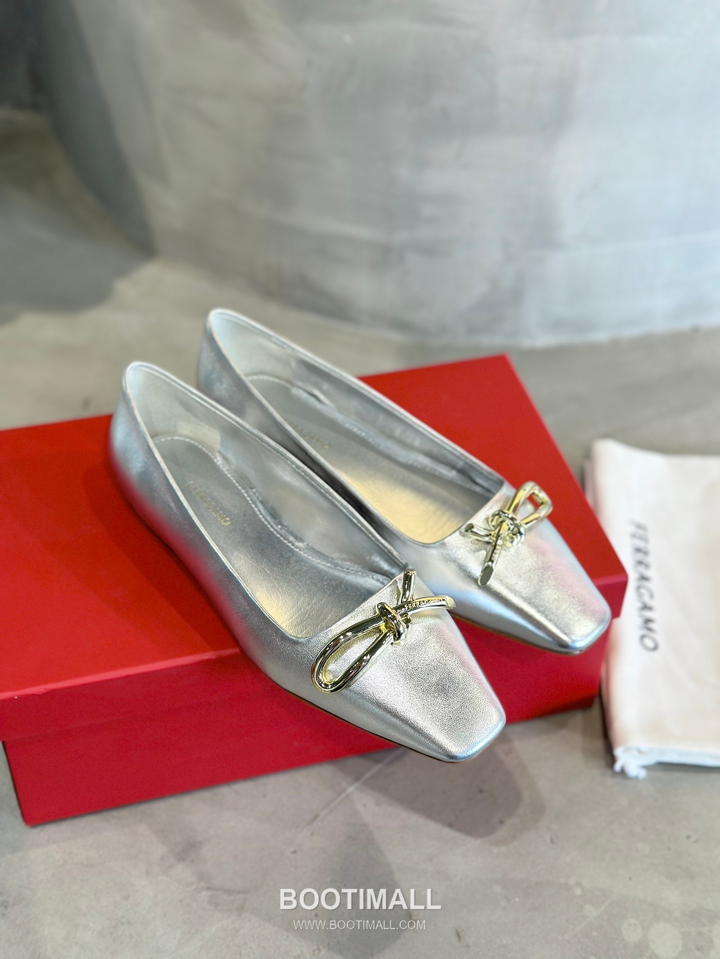 Salvatore Ferragamo Asymmetric Bow Lambskin Ballet Flats 살바토레 페라가모 비대칭 리본 램스킨 발레리나 플랫 504845 2cm 2