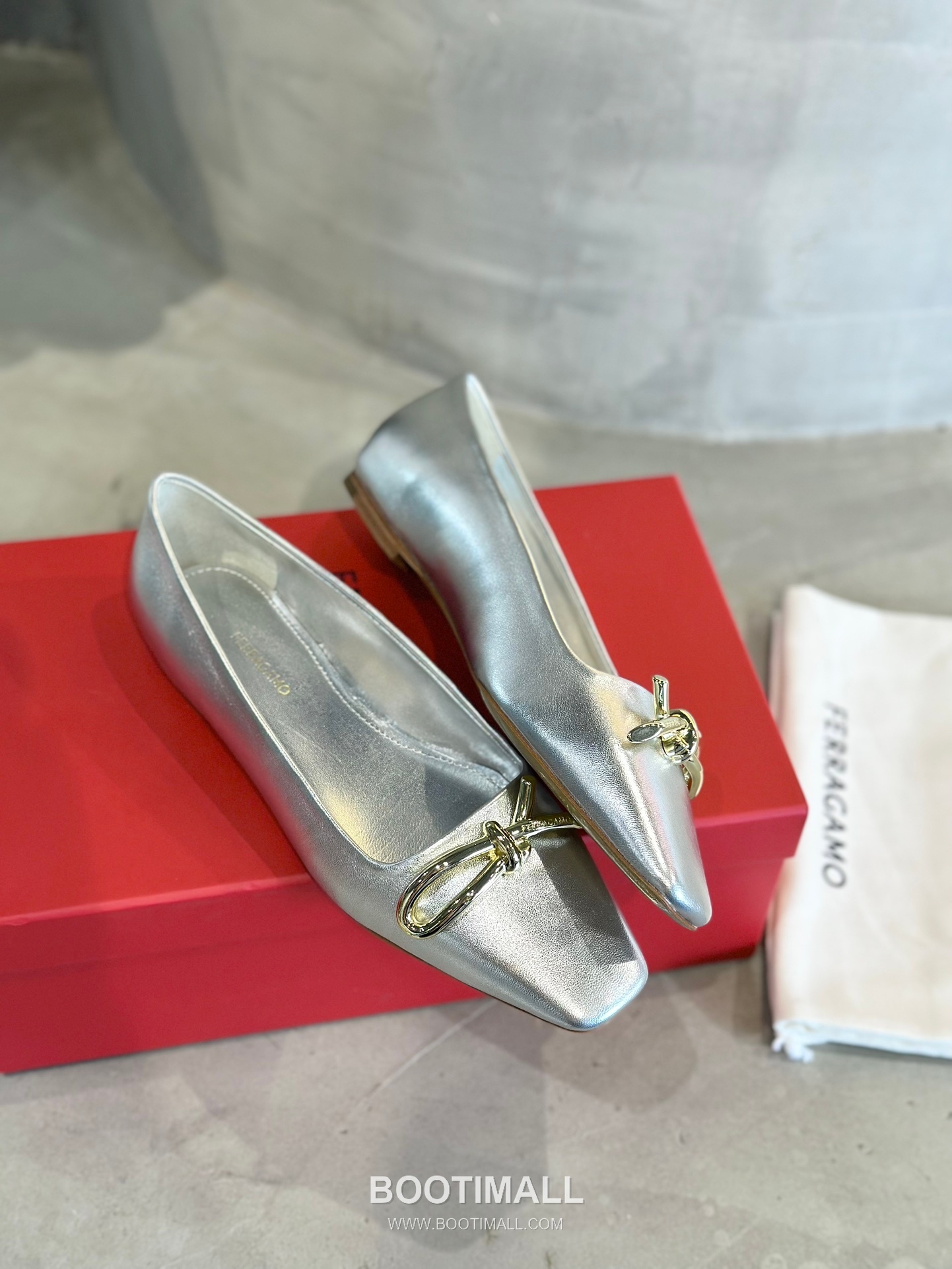 Salvatore Ferragamo Asymmetric Bow Lambskin Ballet Flats 살바토레 페라가모 비대칭 리본 램스킨 발레리나 플랫 504845 2cm 3