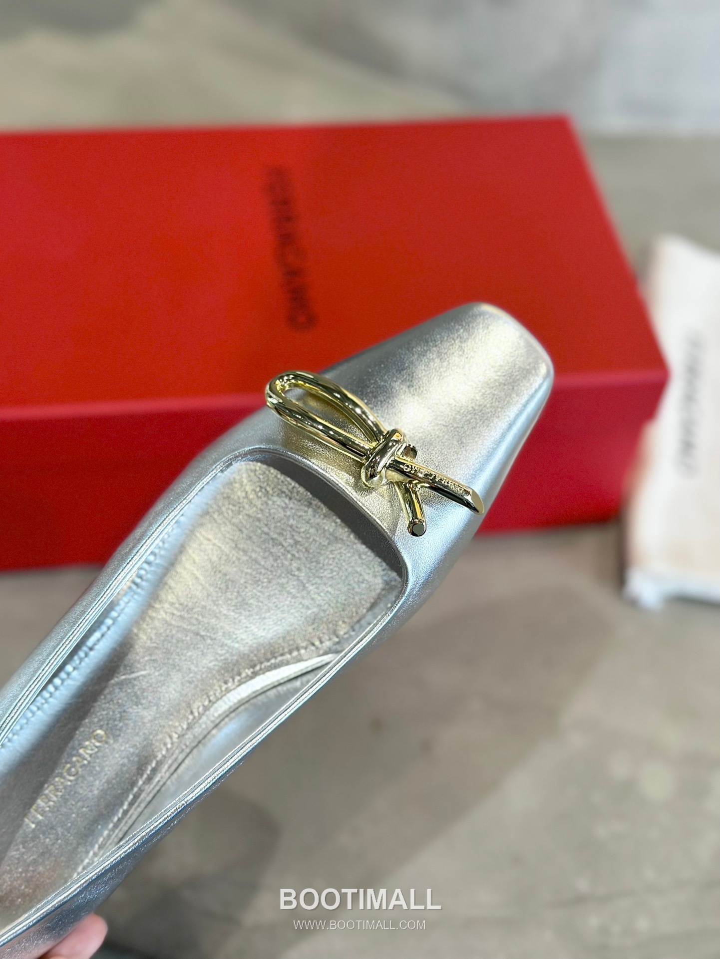 Salvatore Ferragamo Asymmetric Bow Lambskin Ballet Flats 살바토레 페라가모 비대칭 리본 램스킨 발레리나 플랫 504845 2cm 8