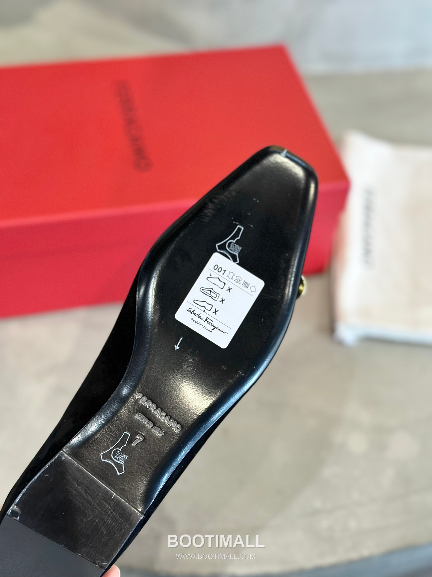Salvatore Ferragamo Asymmetric Bow Lambskin Ballet Flats 살바토레 페라가모 비대칭 리본 램스킨 발레리나 플랫 504845 2cm 9