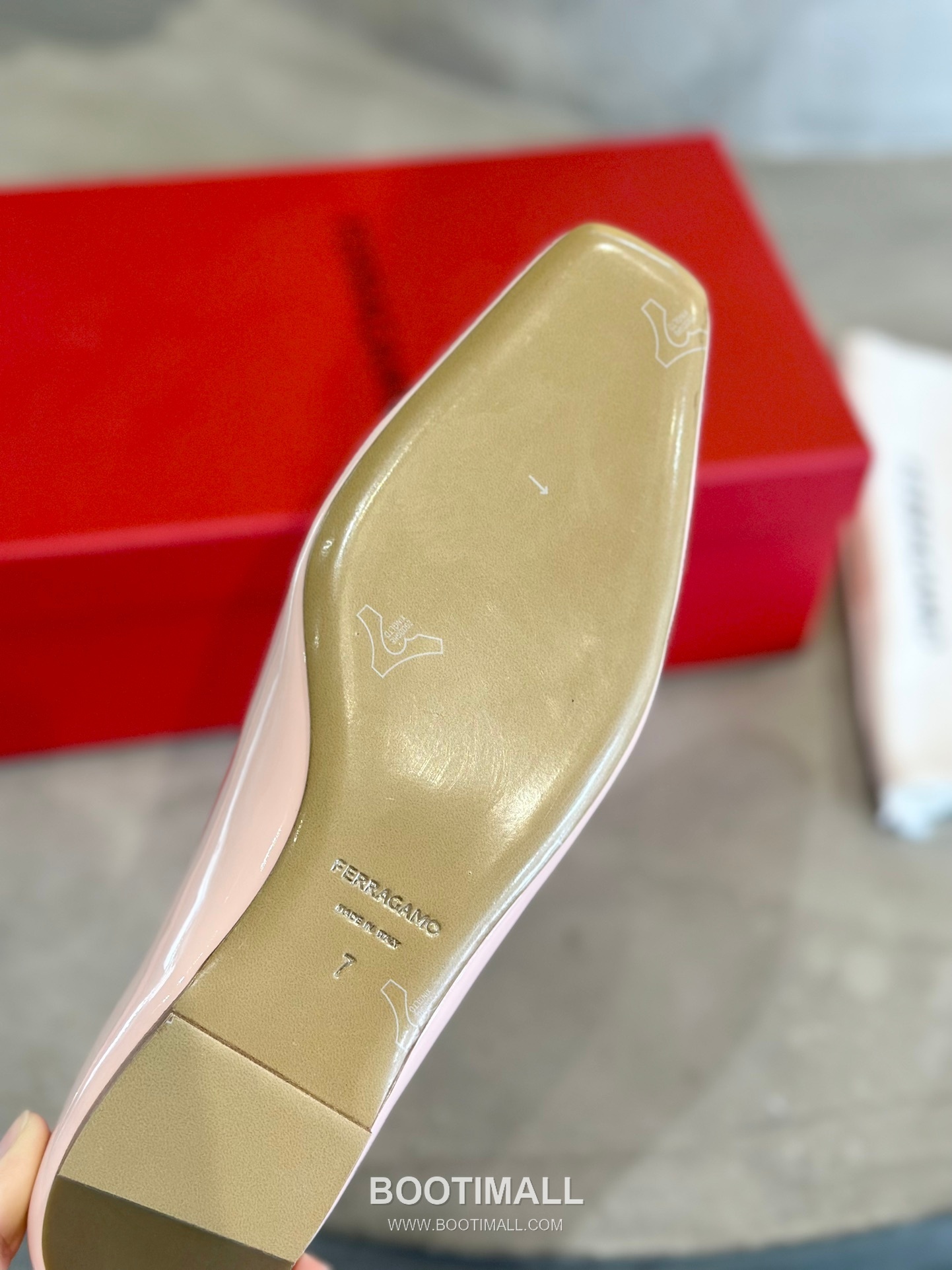 Salvatore Ferragamo Asymmetric Bow Lambskin Ballet Flats 살바토레 페라가모 비대칭 리본 램스킨 발레리나 플랫 504845 2cm 9