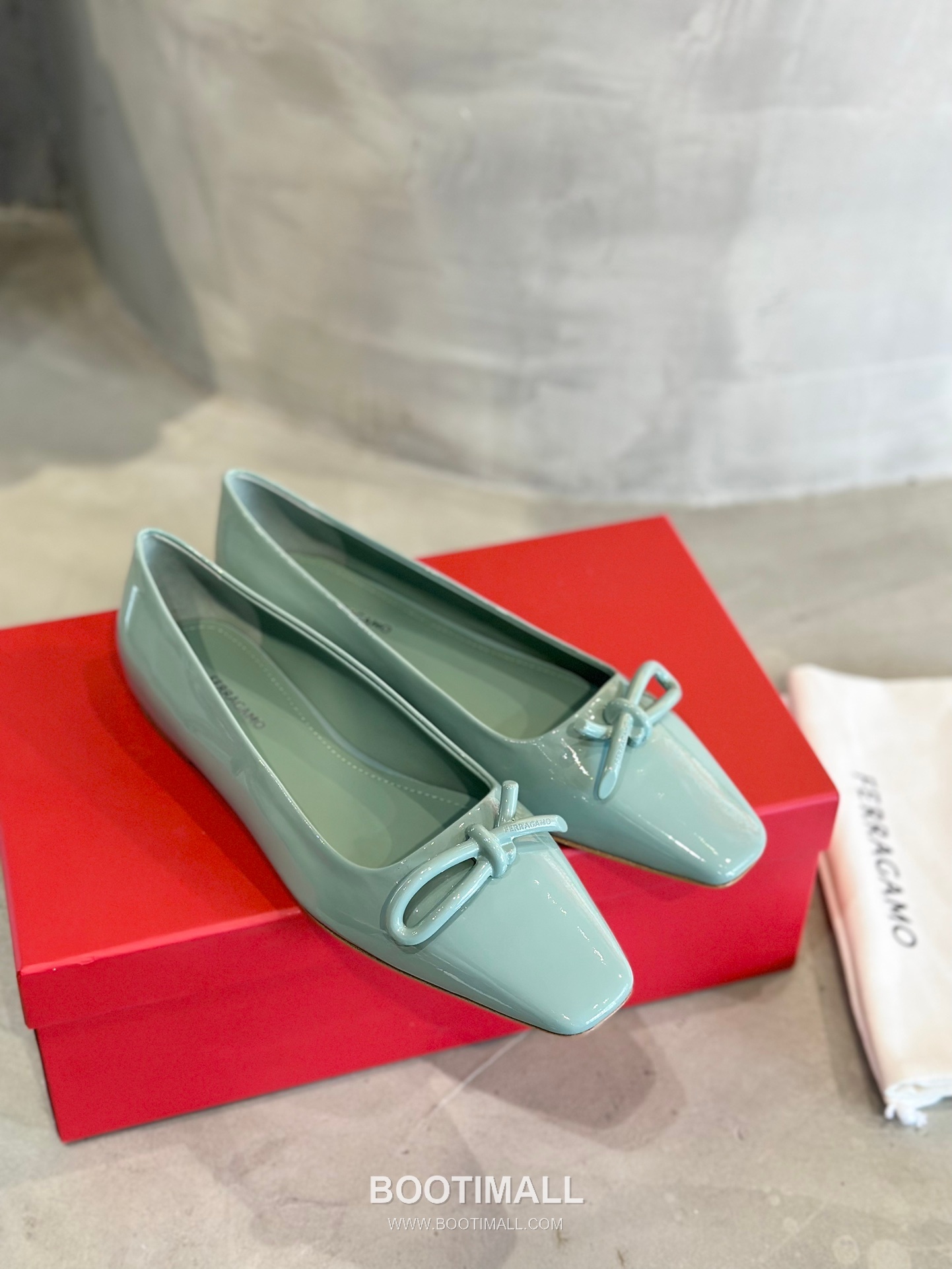 Salvatore Ferragamo Asymmetric Bow Lambskin Ballet Flats 살바토레 페라가모 비대칭 리본 램스킨 발레리나 플랫 504845 2cm 2