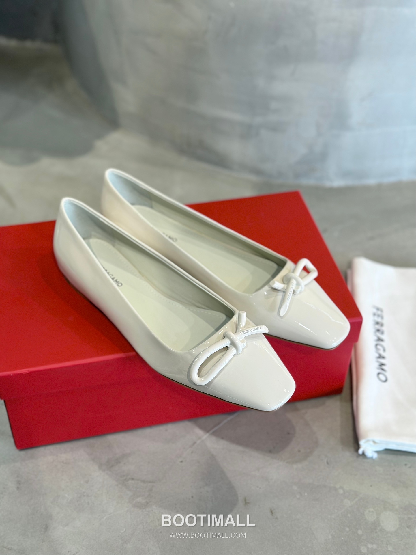 Salvatore Ferragamo Asymmetric Bow Lambskin Ballet Flats 살바토레 페라가모 비대칭 리본 램스킨 발레리나 플랫 504845 2cm 2