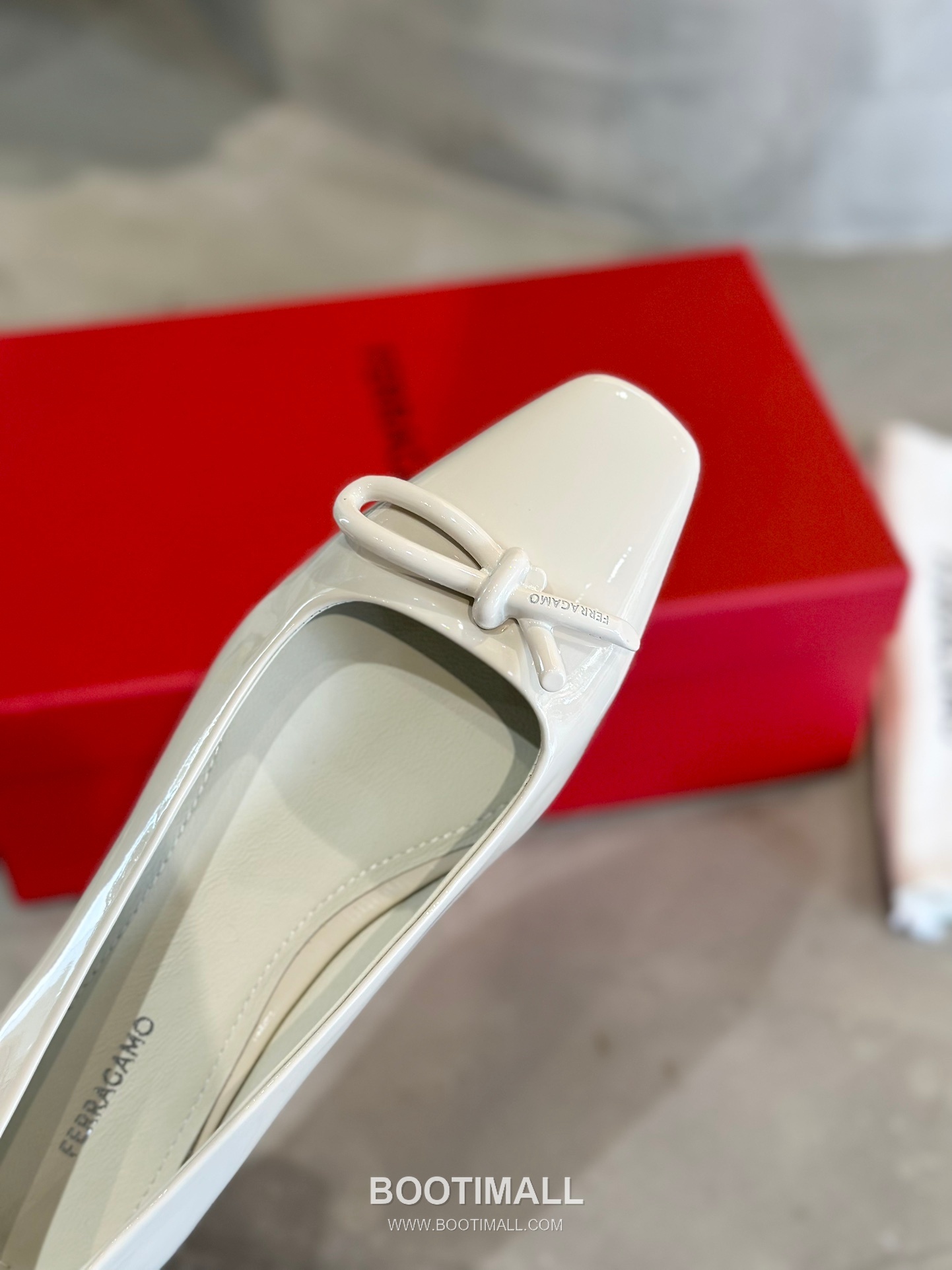 Salvatore Ferragamo Asymmetric Bow Lambskin Ballet Flats 살바토레 페라가모 비대칭 리본 램스킨 발레리나 플랫 504845 2cm 8