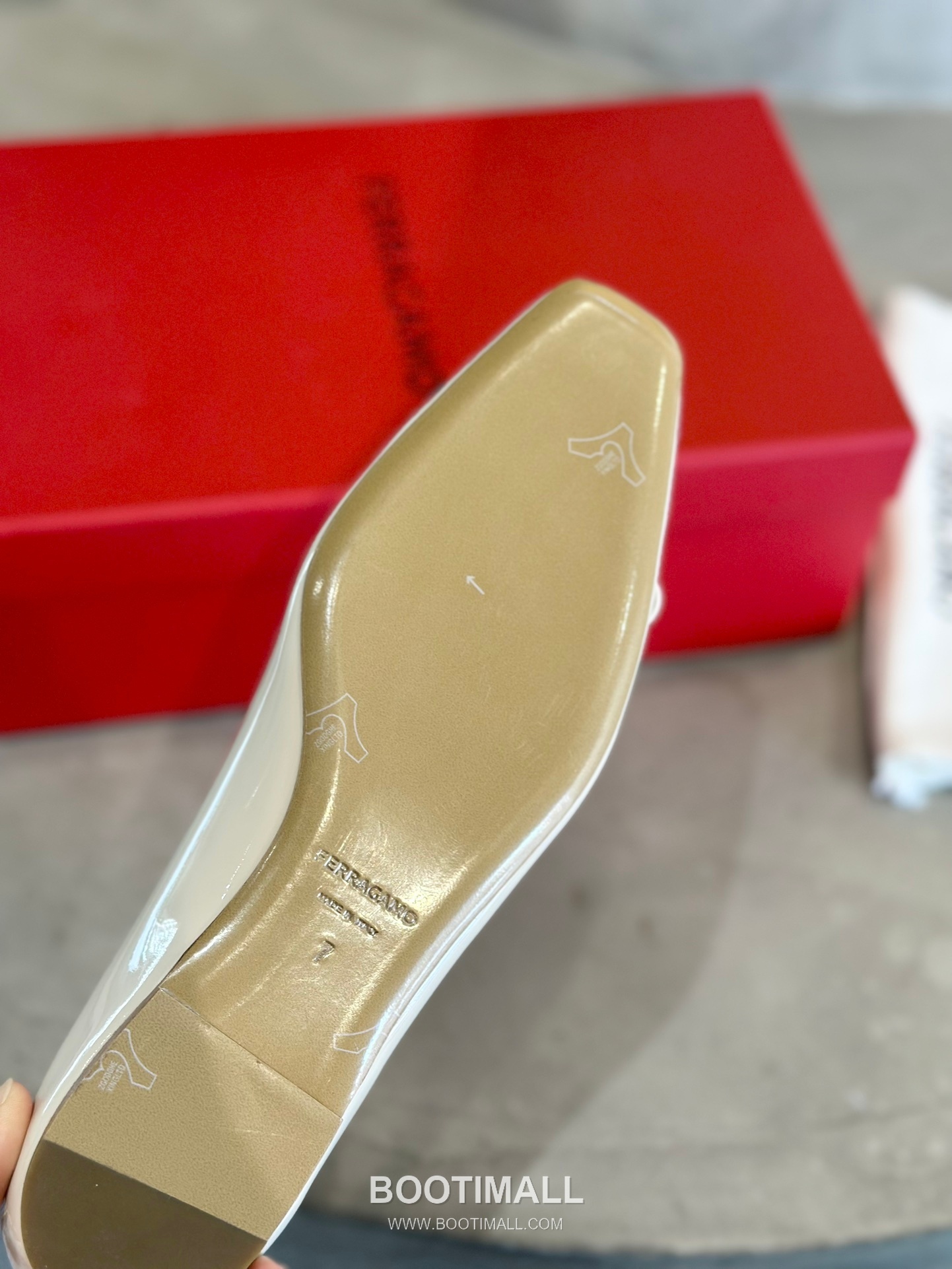 Salvatore Ferragamo Asymmetric Bow Lambskin Ballet Flats 살바토레 페라가모 비대칭 리본 램스킨 발레리나 플랫 504845 2cm 9