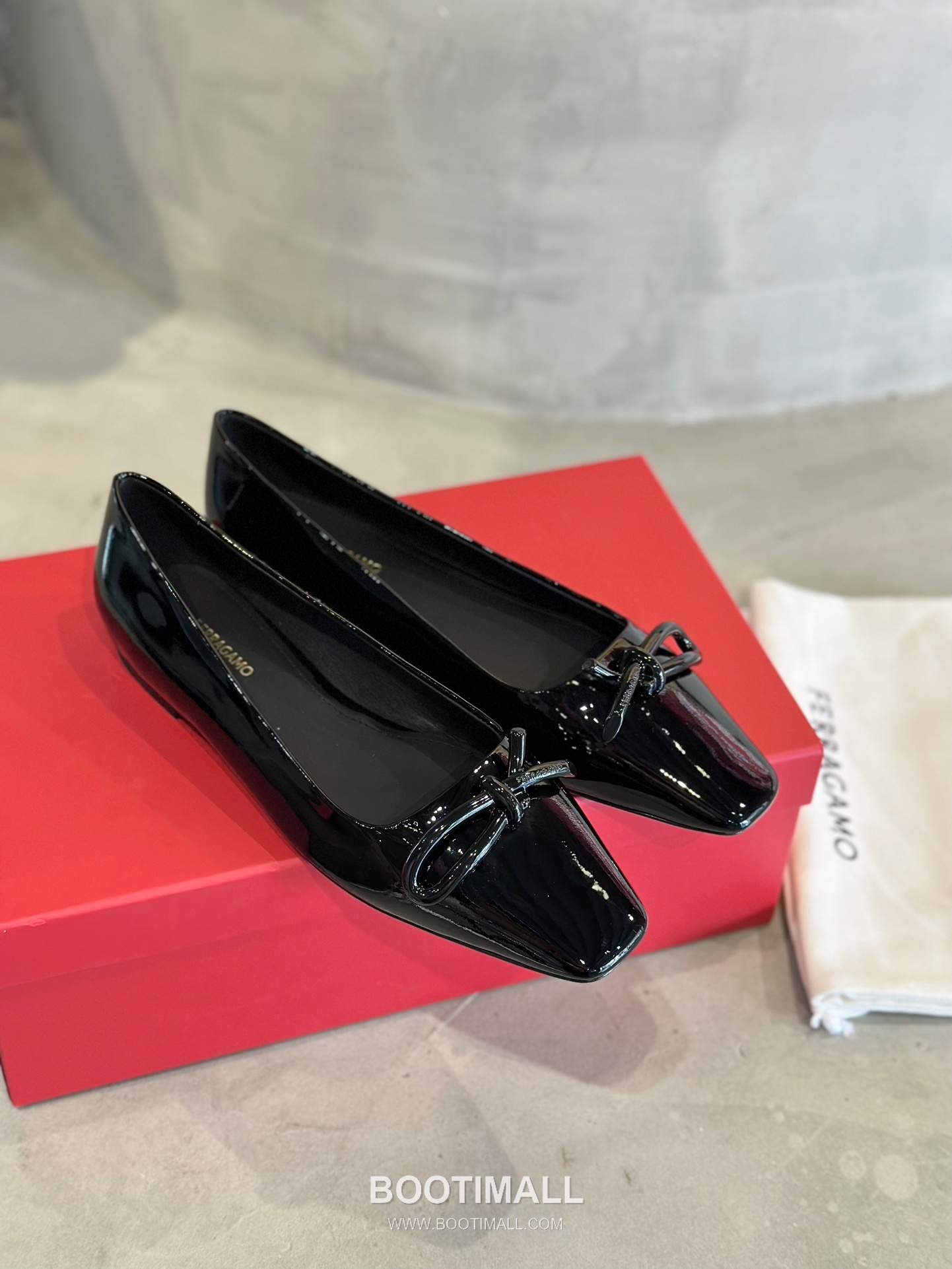 Salvatore Ferragamo Asymmetric Bow Lambskin Ballet Flats 살바토레 페라가모 비대칭 리본 램스킨 발레리나 플랫 504845 2cm 2