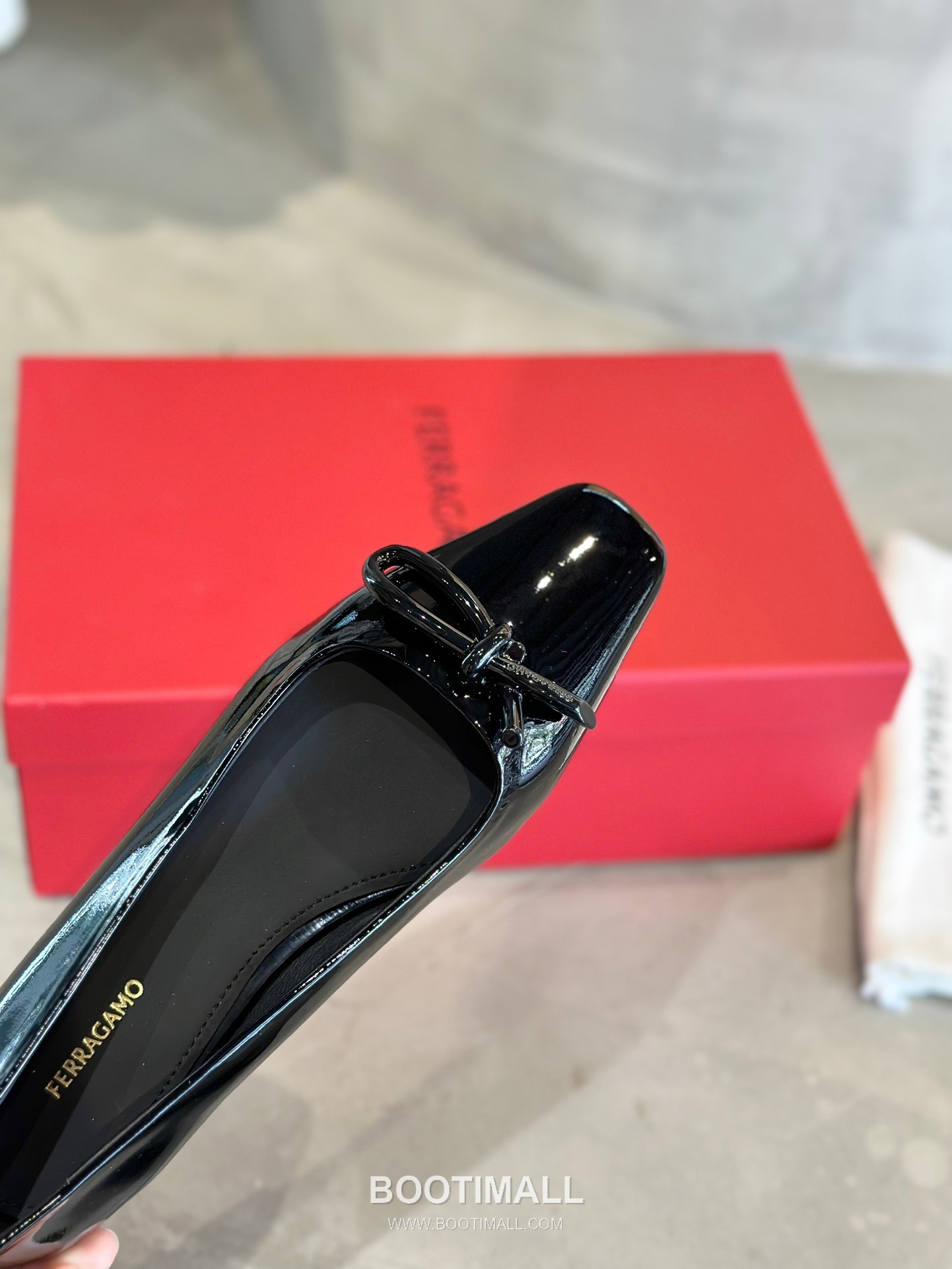 Salvatore Ferragamo Asymmetric Bow Lambskin Ballet Flats 살바토레 페라가모 비대칭 리본 램스킨 발레리나 플랫 504845 2cm 8