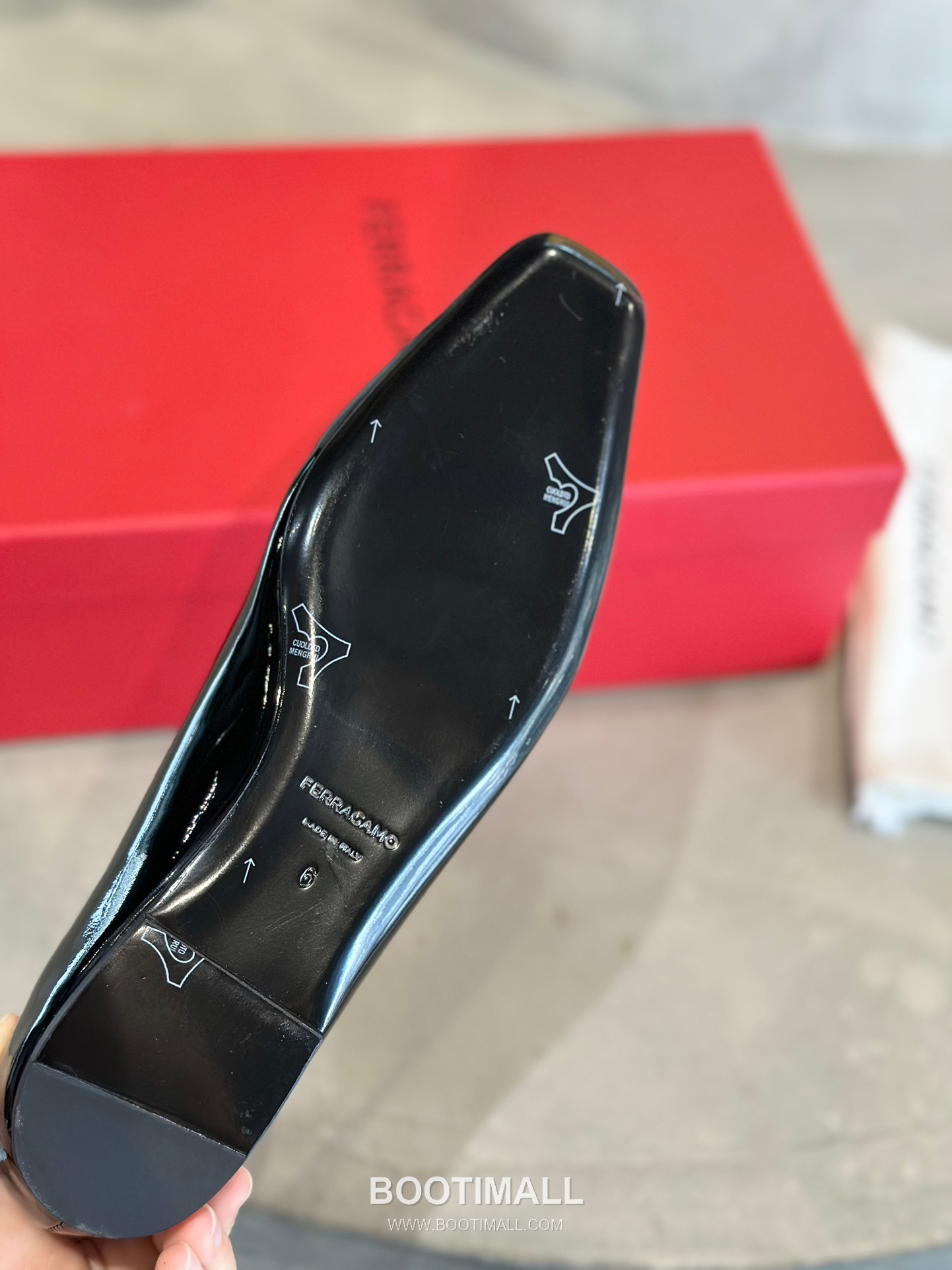Salvatore Ferragamo Asymmetric Bow Lambskin Ballet Flats 살바토레 페라가모 비대칭 리본 램스킨 발레리나 플랫 504845 2cm 9