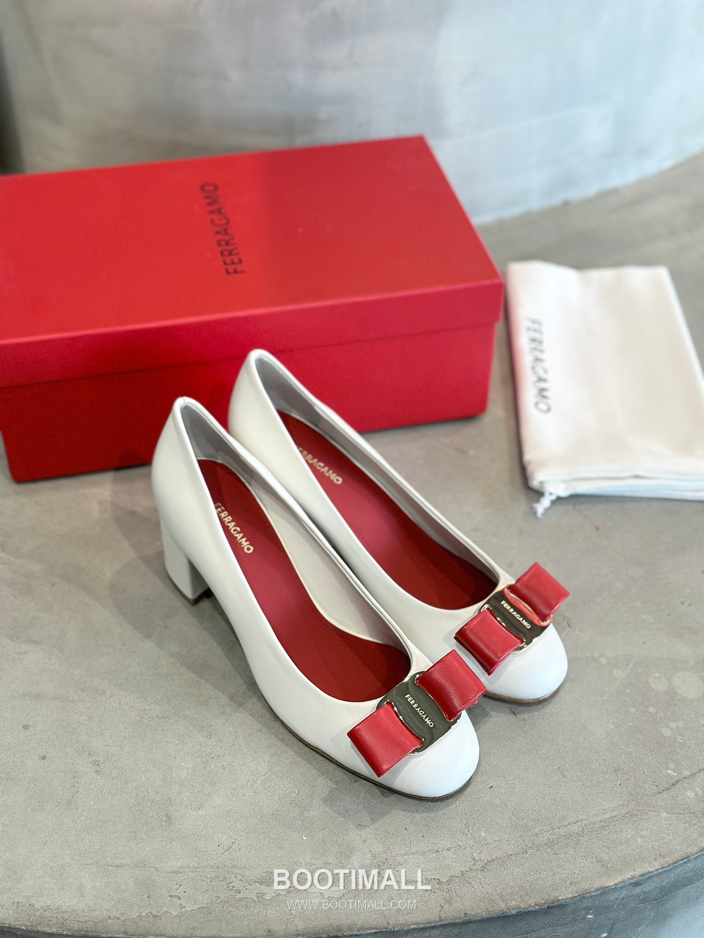 Salvatore Ferragamo Vara Bow Calfskin Block Heel Pumps 살바토레 페라가모 바라 리본 카프스킨 블록 힐 펌프스 504845 6cm 3