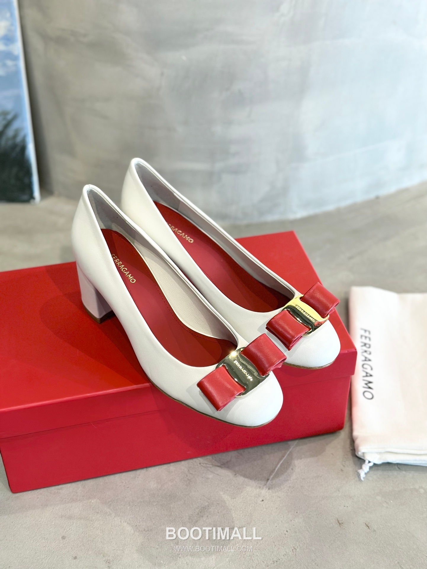 Salvatore Ferragamo Vara Bow Calfskin Block Heel Pumps 살바토레 페라가모 바라 리본 카프스킨 블록 힐 펌프스 504845 6cm 6