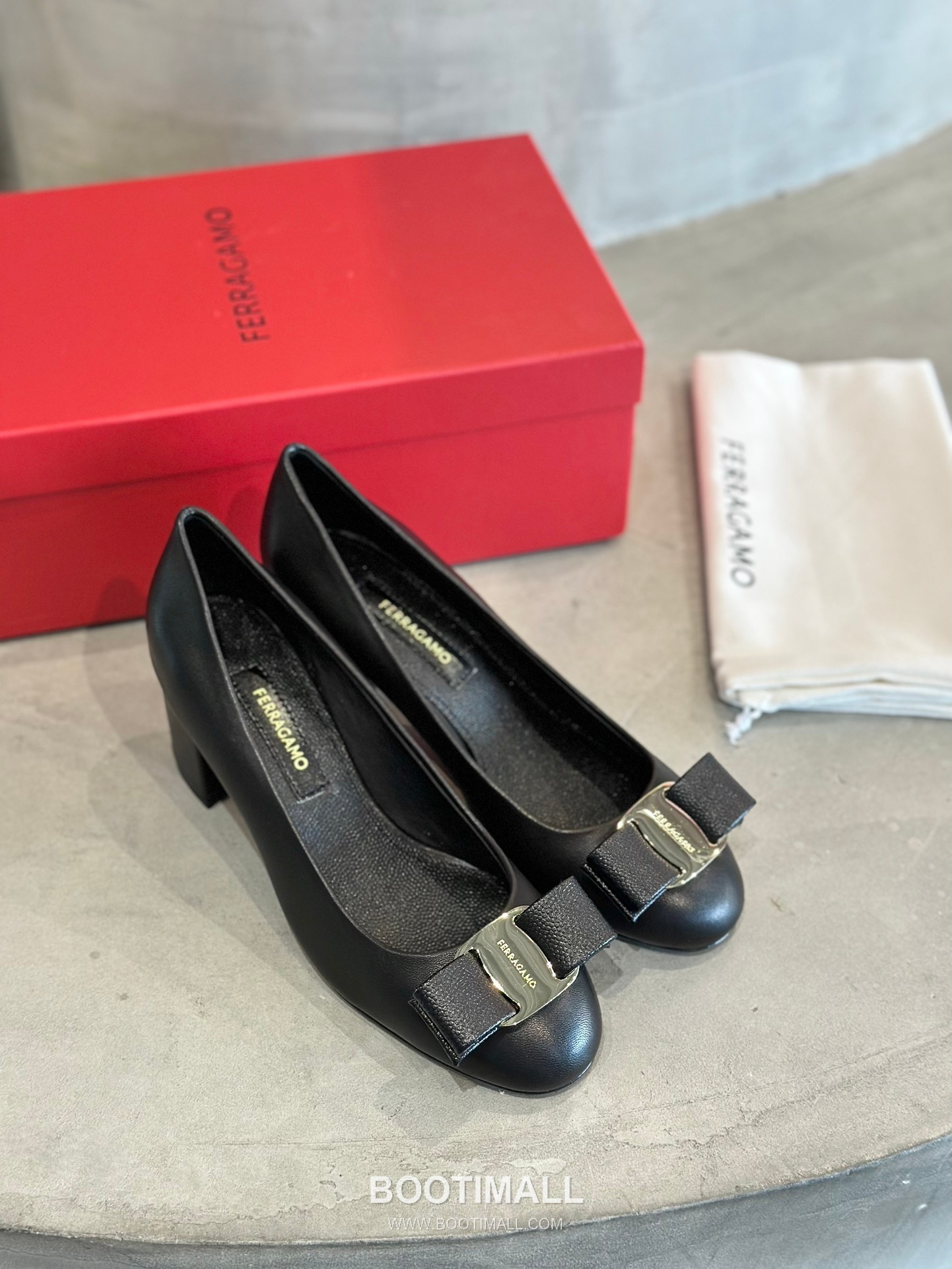 Salvatore Ferragamo Vara Bow Calfskin Block Heel Pumps 살바토레 페라가모 바라 리본 카프스킨 블록 힐 펌프스 504845 6cm 2