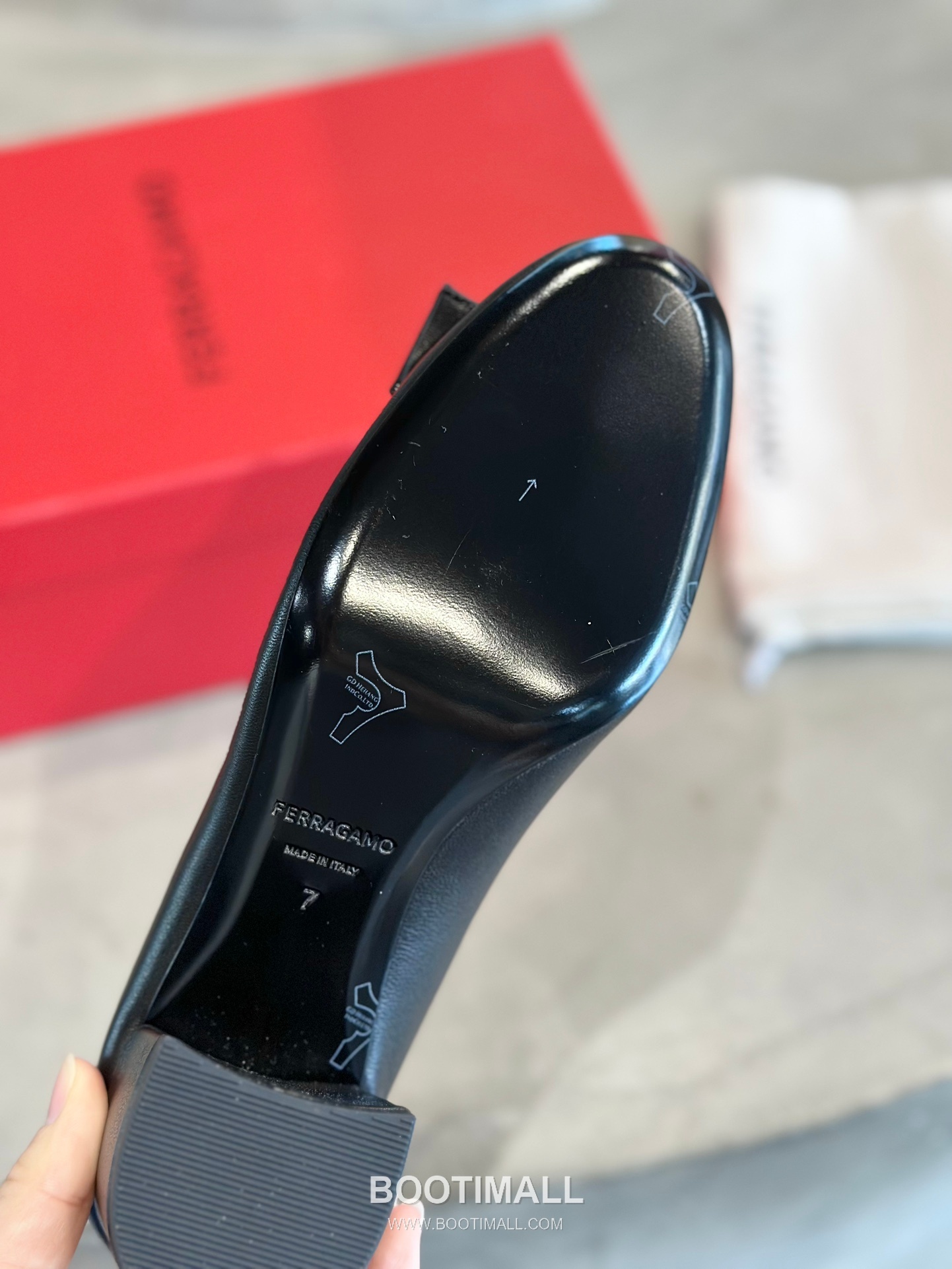 Salvatore Ferragamo Vara Bow Calfskin Block Heel Pumps 살바토레 페라가모 바라 리본 카프스킨 블록 힐 펌프스 504845 6cm 9