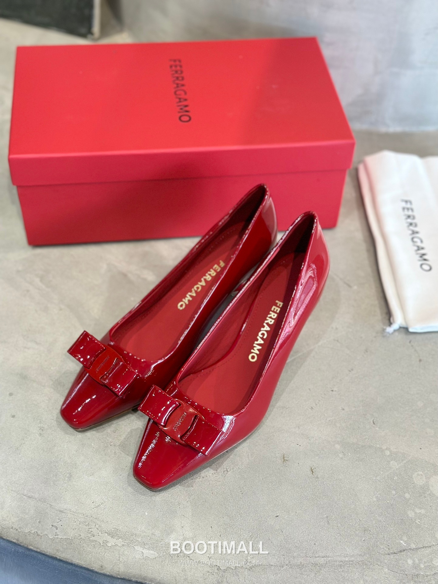 Salvatore Ferragamo Vara Bow Patent Leather Pump Heels 살바토레 페라가모 바라 리본 페이턴트 레더 펌프스 힐 504845 7cm 4