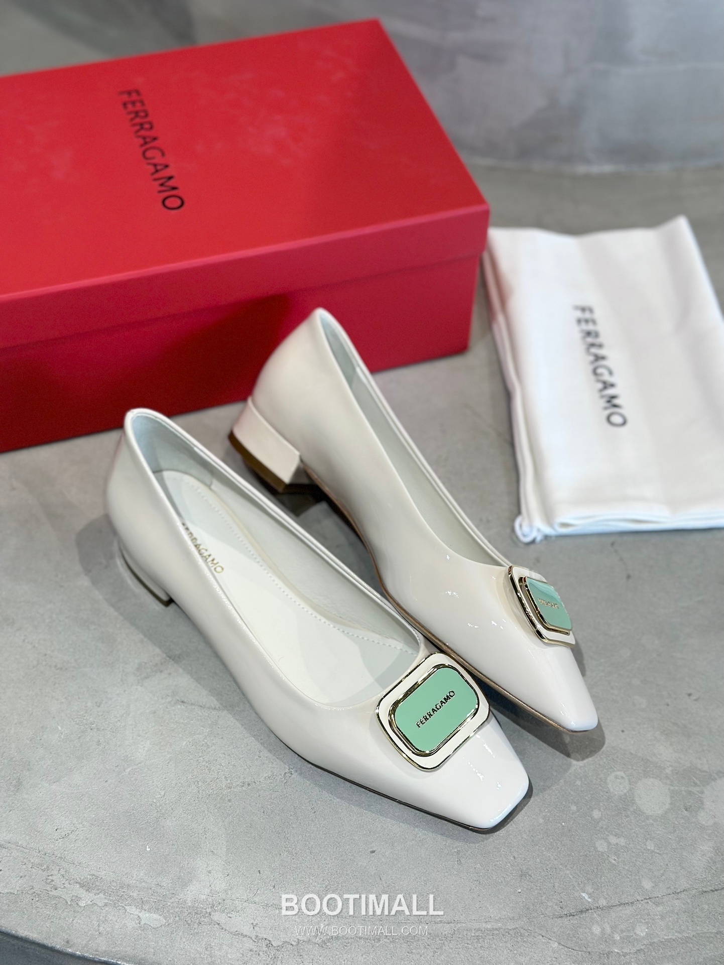 Salvatore Ferragamo Gancini Patent Leather Ballet Flats 살바토레 페라가모 간치니 페이턴트 레더 발레리나 플랫 504845 2cm 7